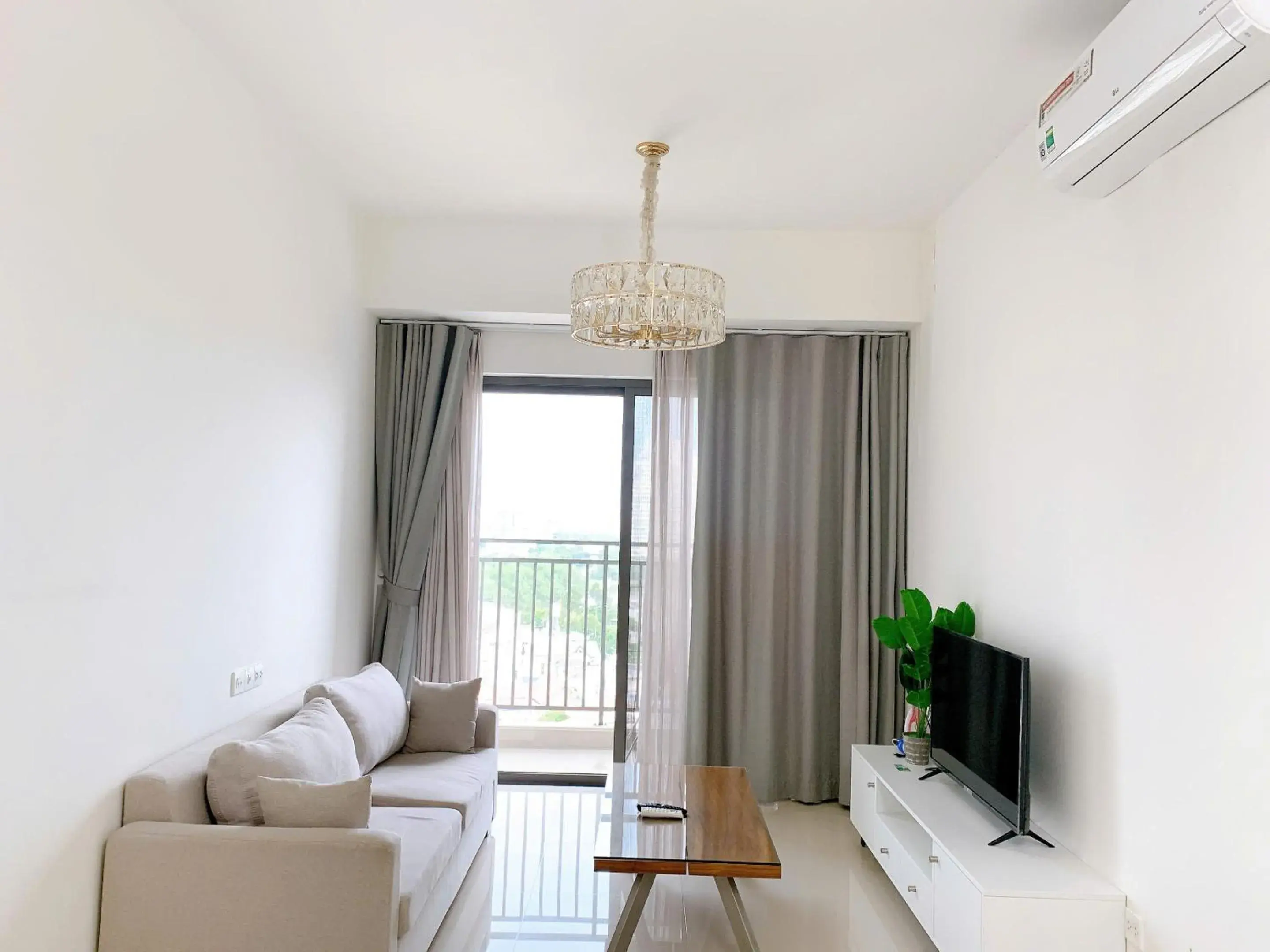 One-Bedroom Apartment with Balcony in The Sun Avenue Serviced Apartment One-Bedroom Apartment with Balcony in The Sun Avenue Serviced Apartment