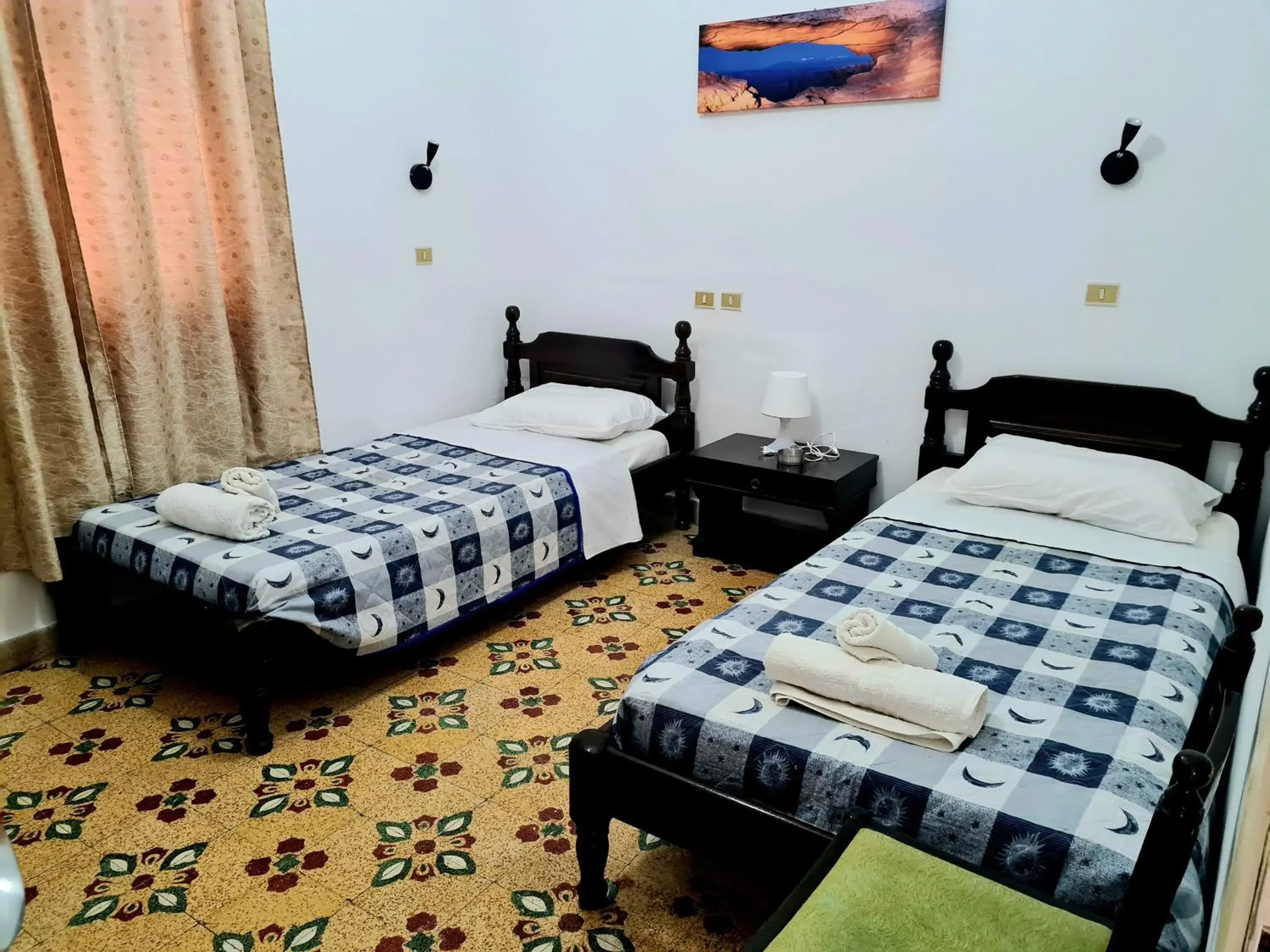 Twin Room with Shared Bathroom in Avra Rooms Twin Room with Shared Bathroom in Avra Rooms