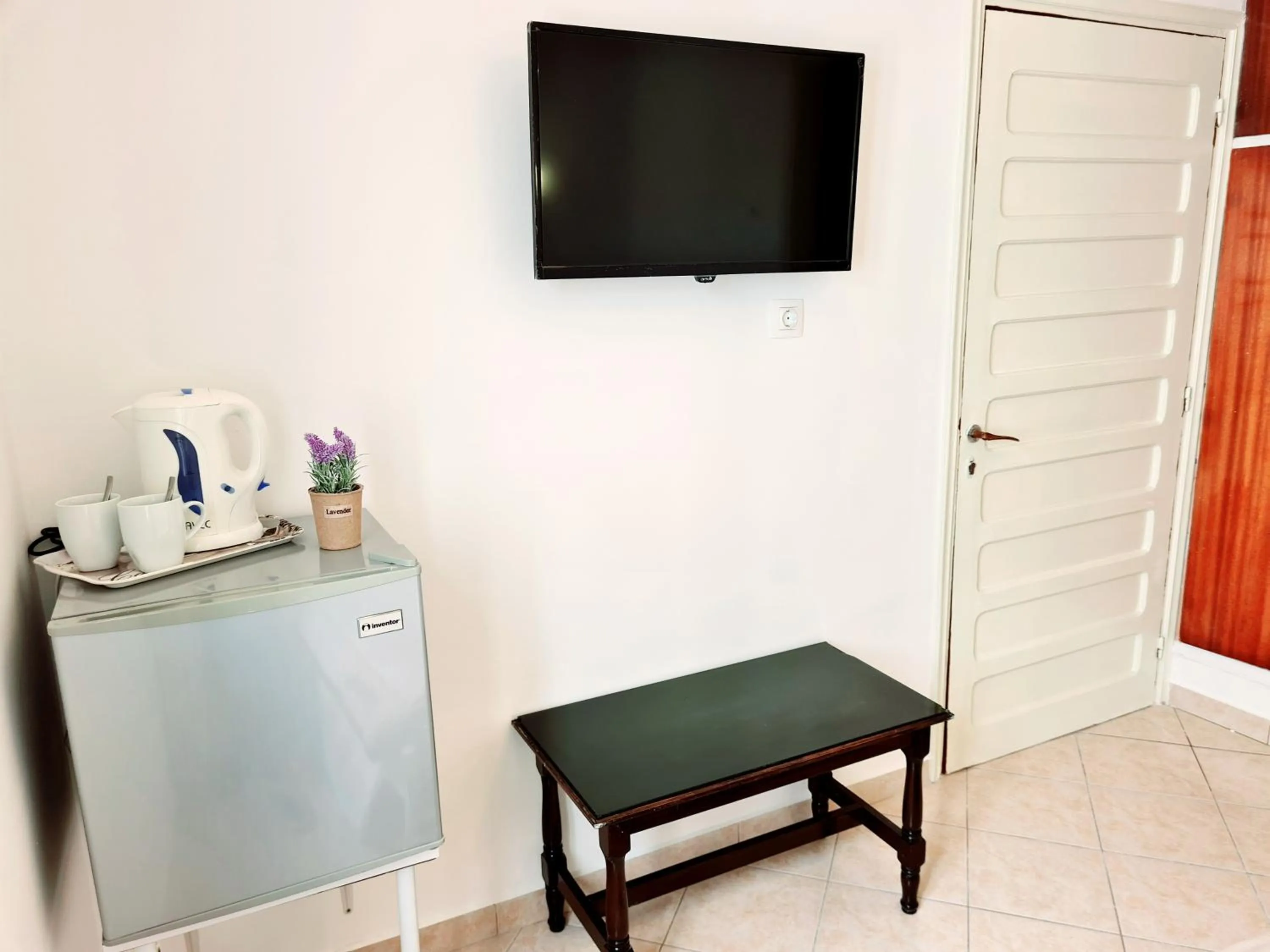 TV and multimedia in Avra Rooms