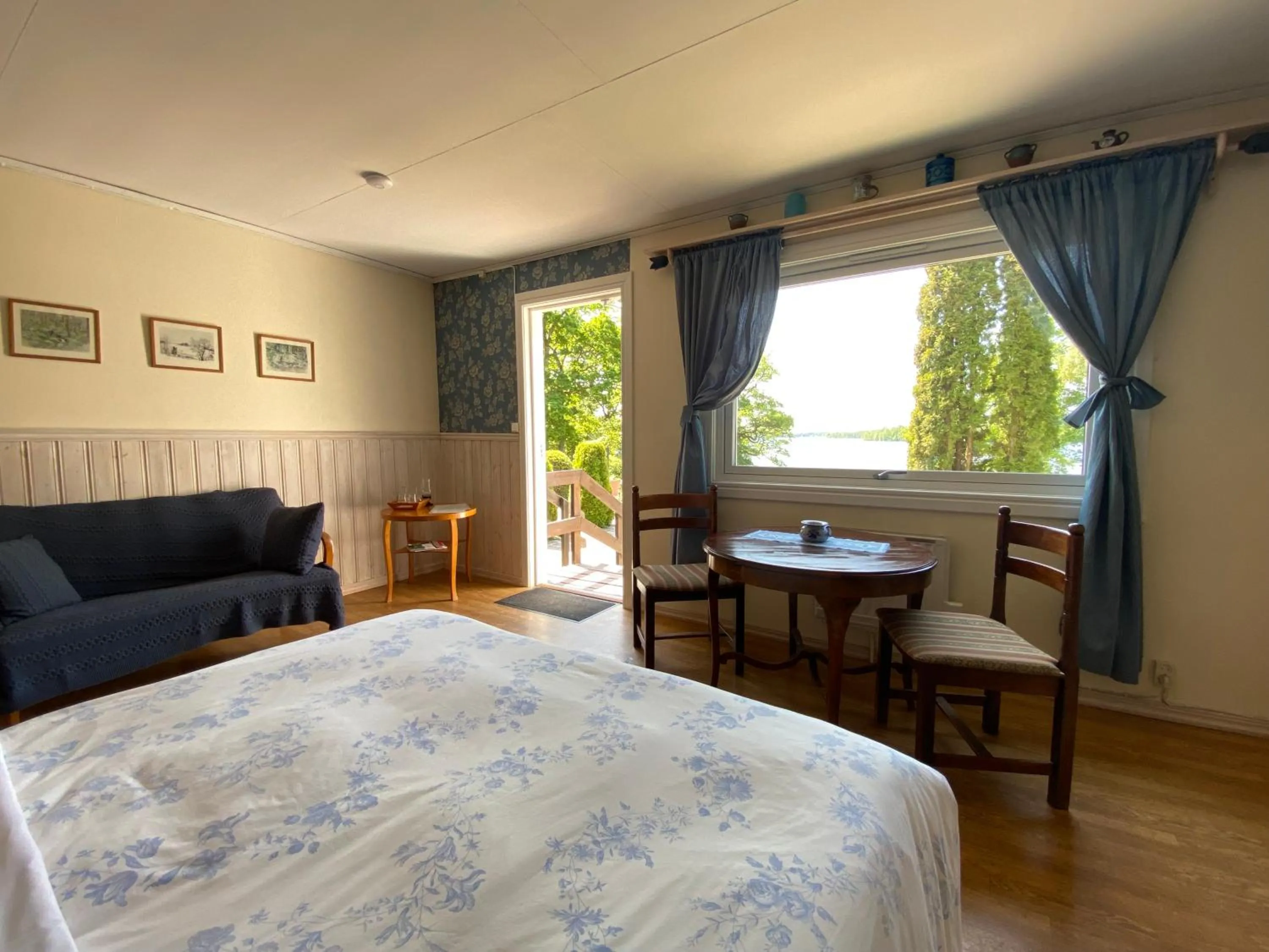 Photo of the whole room in Bolmsö B&B