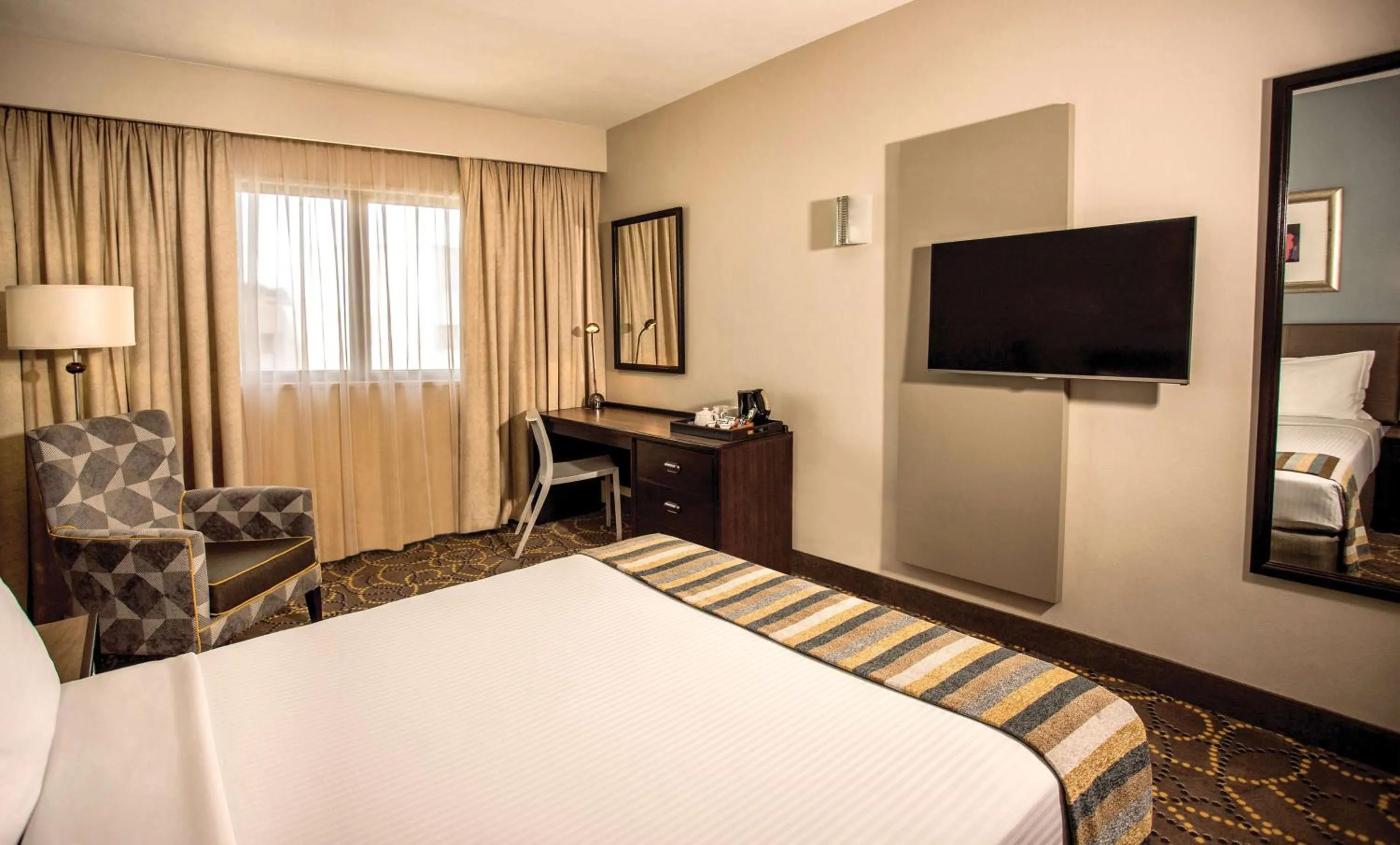 Bedroom, Bed in Garden Court South Beach