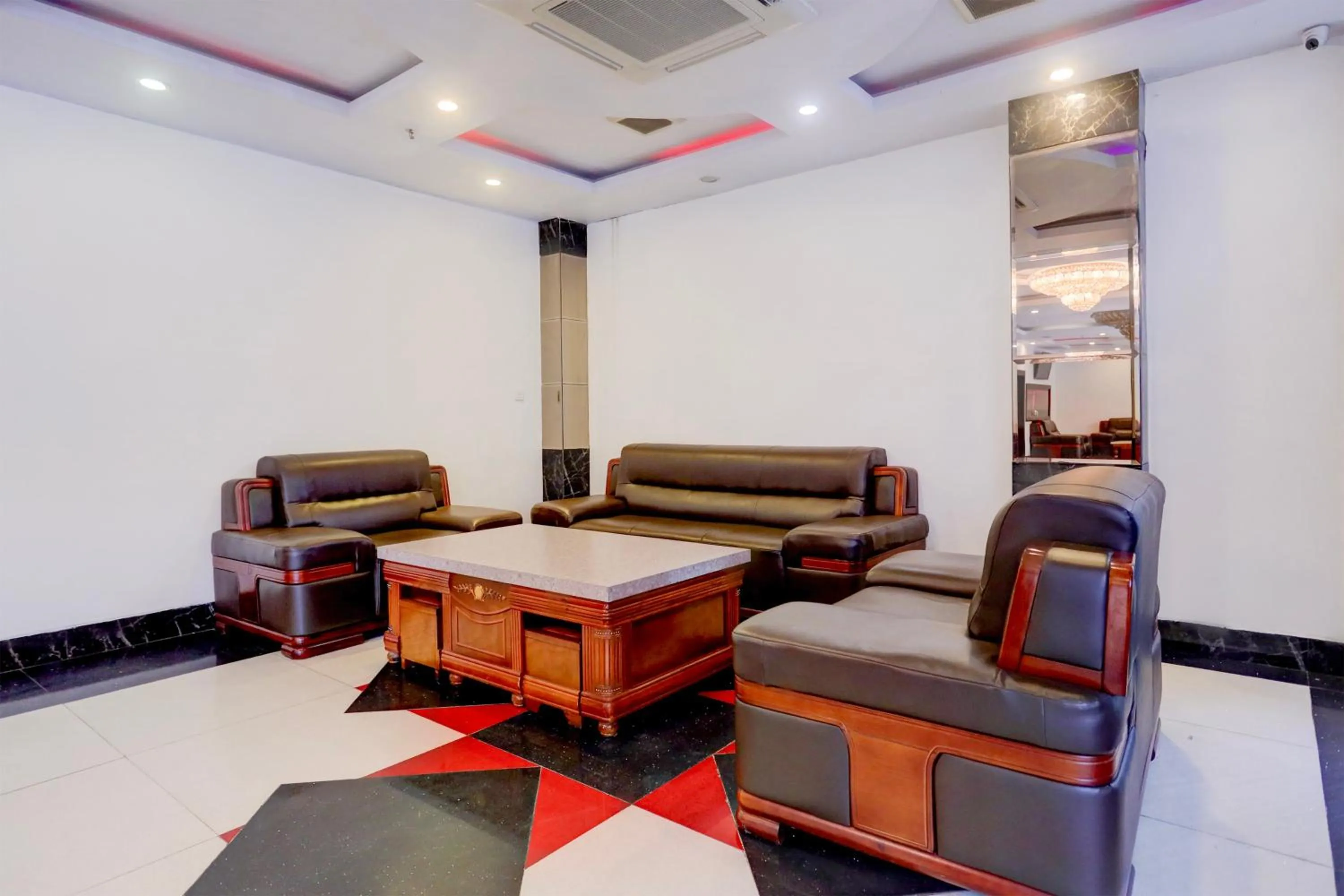 Lobby or reception in Townhouse Oak Batam near Grand Batam Mall formerly Lucky Star Hotel