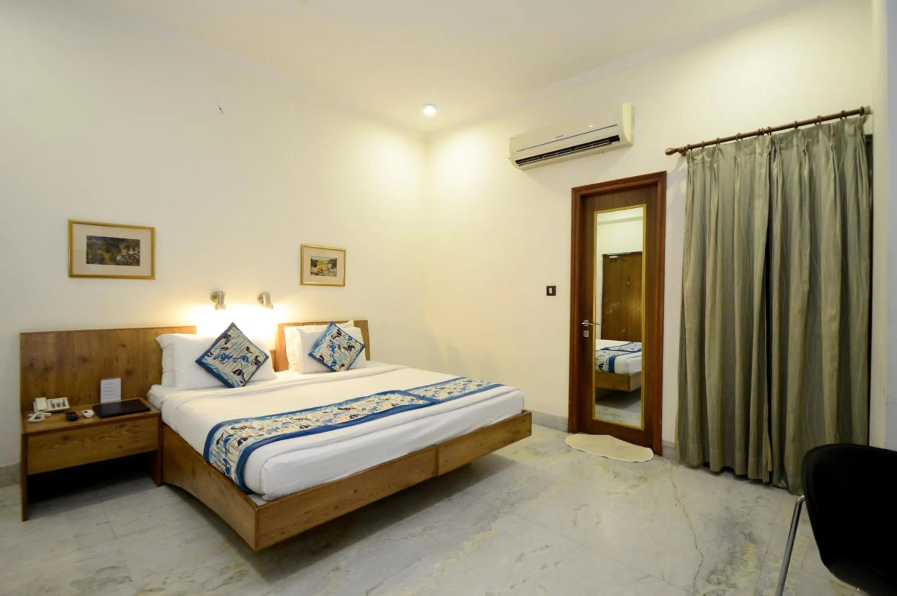 Bedroom, Bed in Hotel Yulia