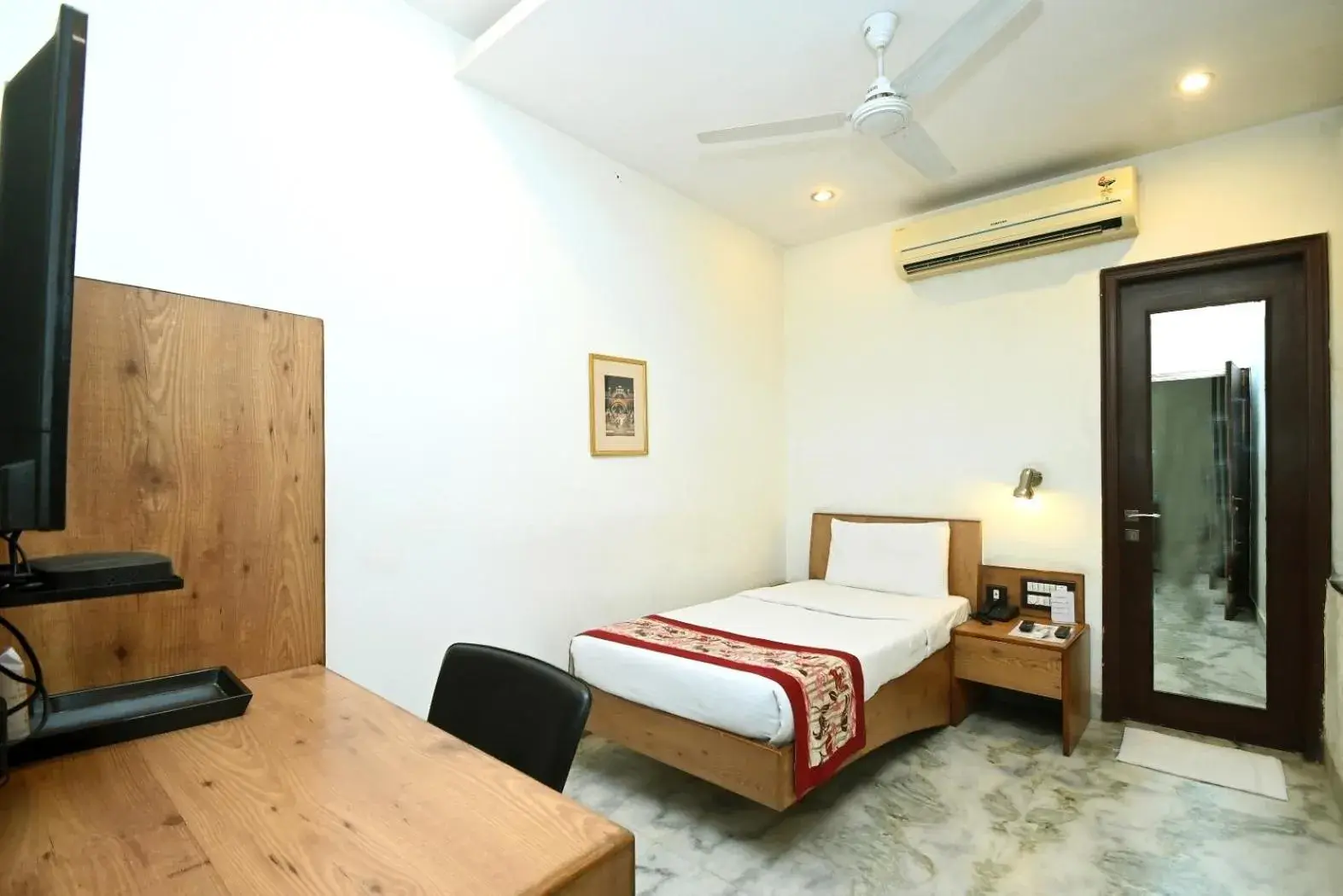 Standard Single Room in Hotel Yulia Standard Single Room in Hotel Yulia