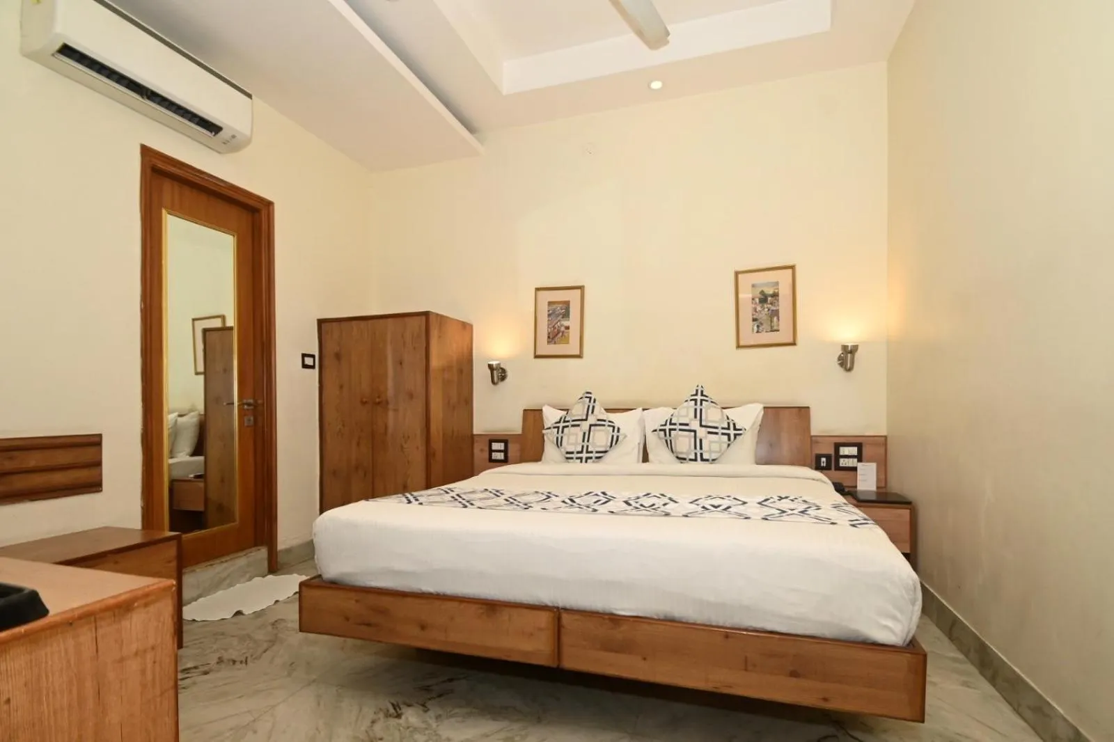 Bedroom, Bed in Hotel Yulia