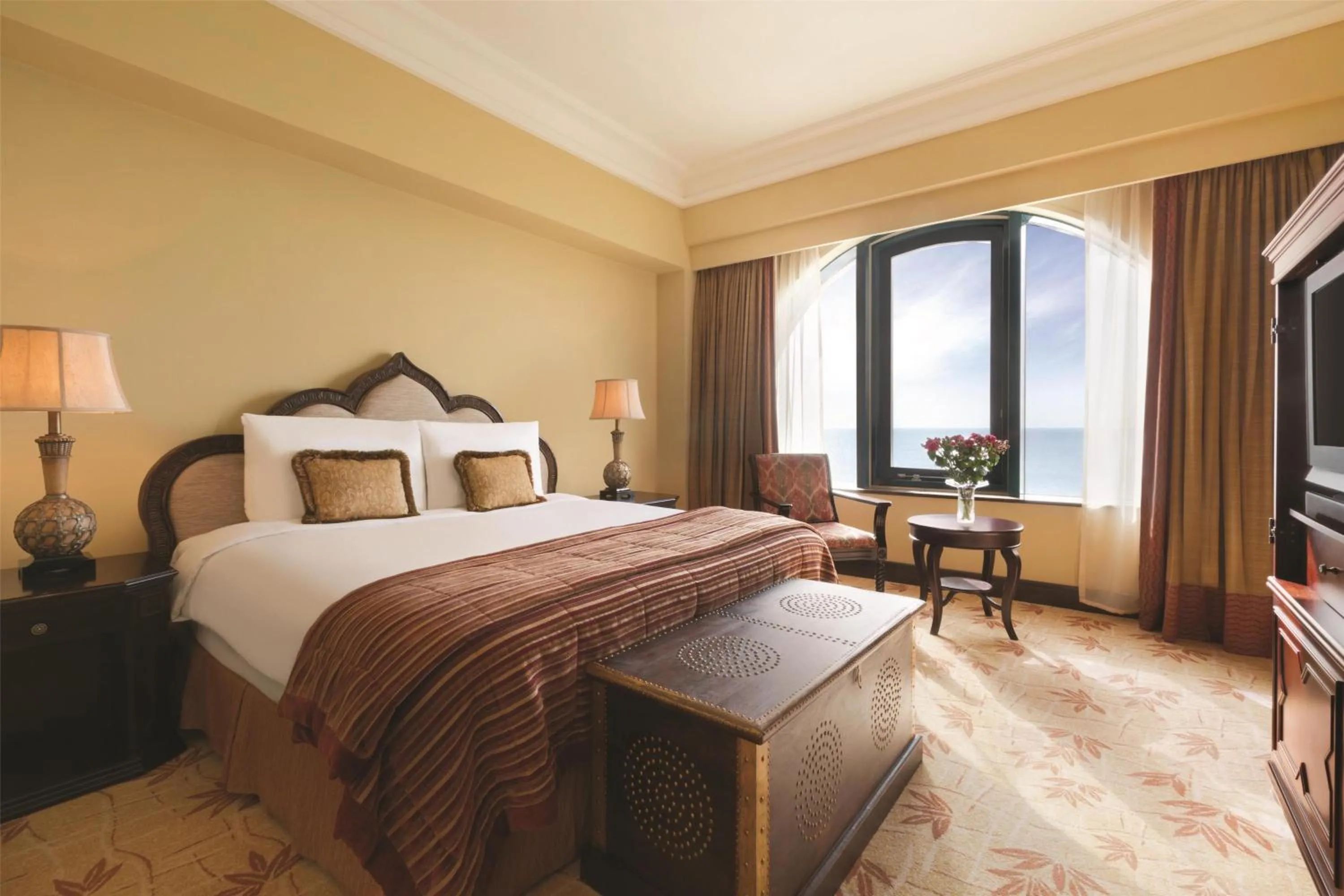 Property building, Bed in Djibouti Palace Kempinski