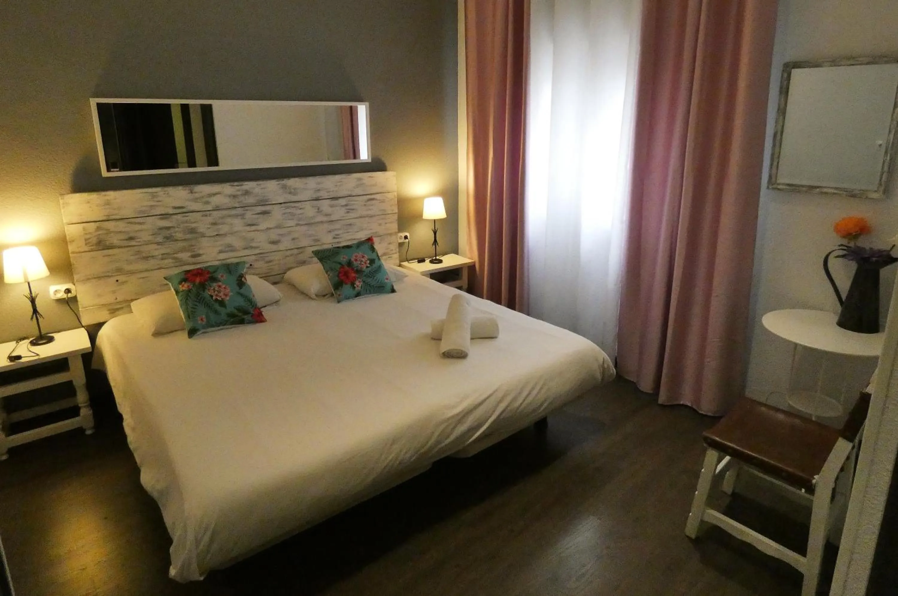 Photo of the whole room, Bed in Oasis Backpackers' Toledo