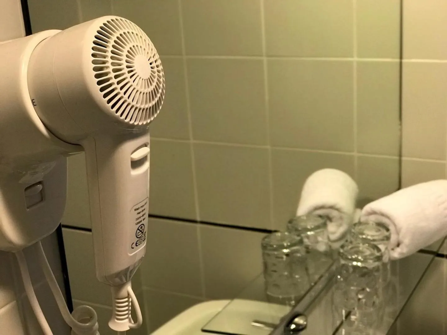 Bathroom in Oasis Backpackers' Toledo