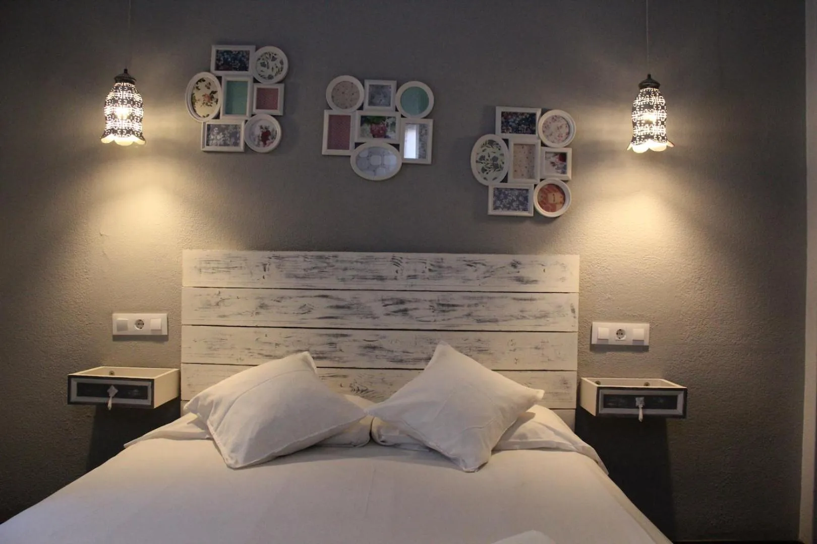 Bed in Oasis Backpackers' Toledo