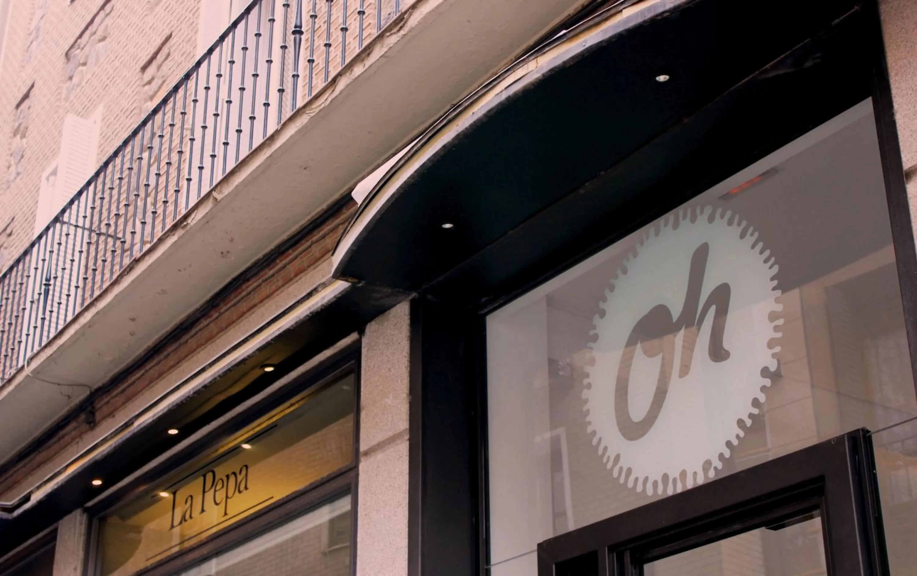 Facade/entrance in Oasis Backpackers' Toledo