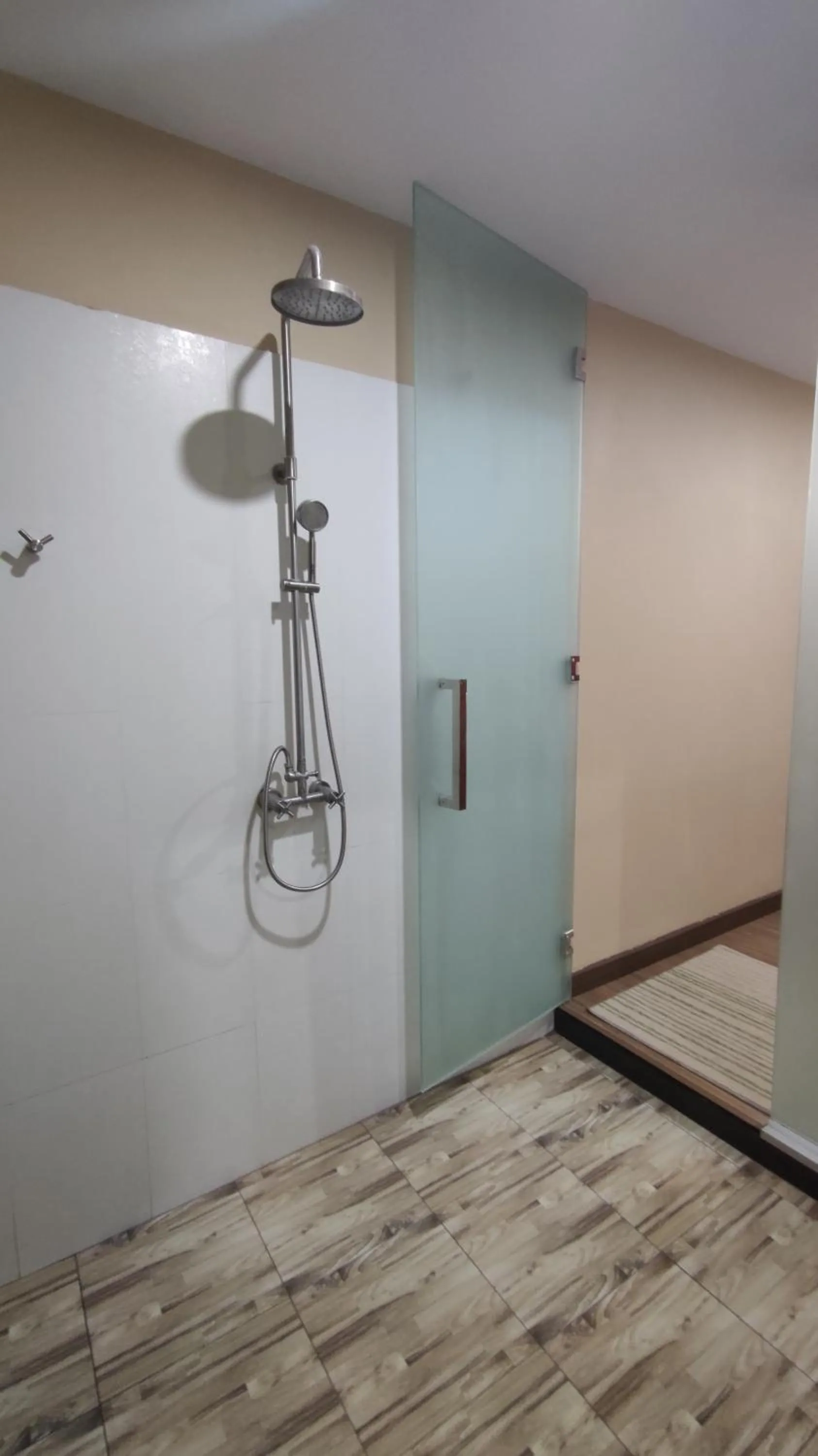 Shower in Villa Whitney