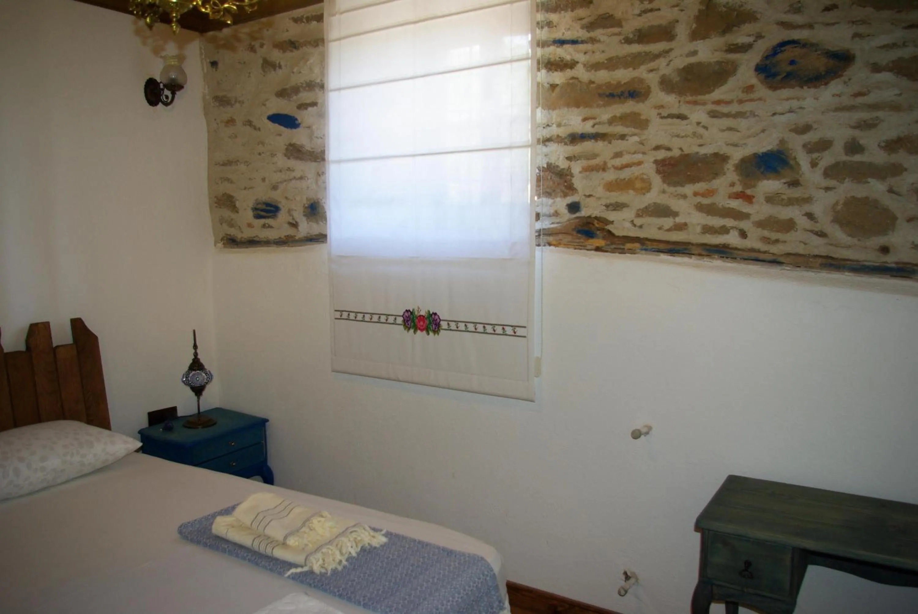 Photo of the whole room in Birgi Hotel Saliha Hanim Tas Konak