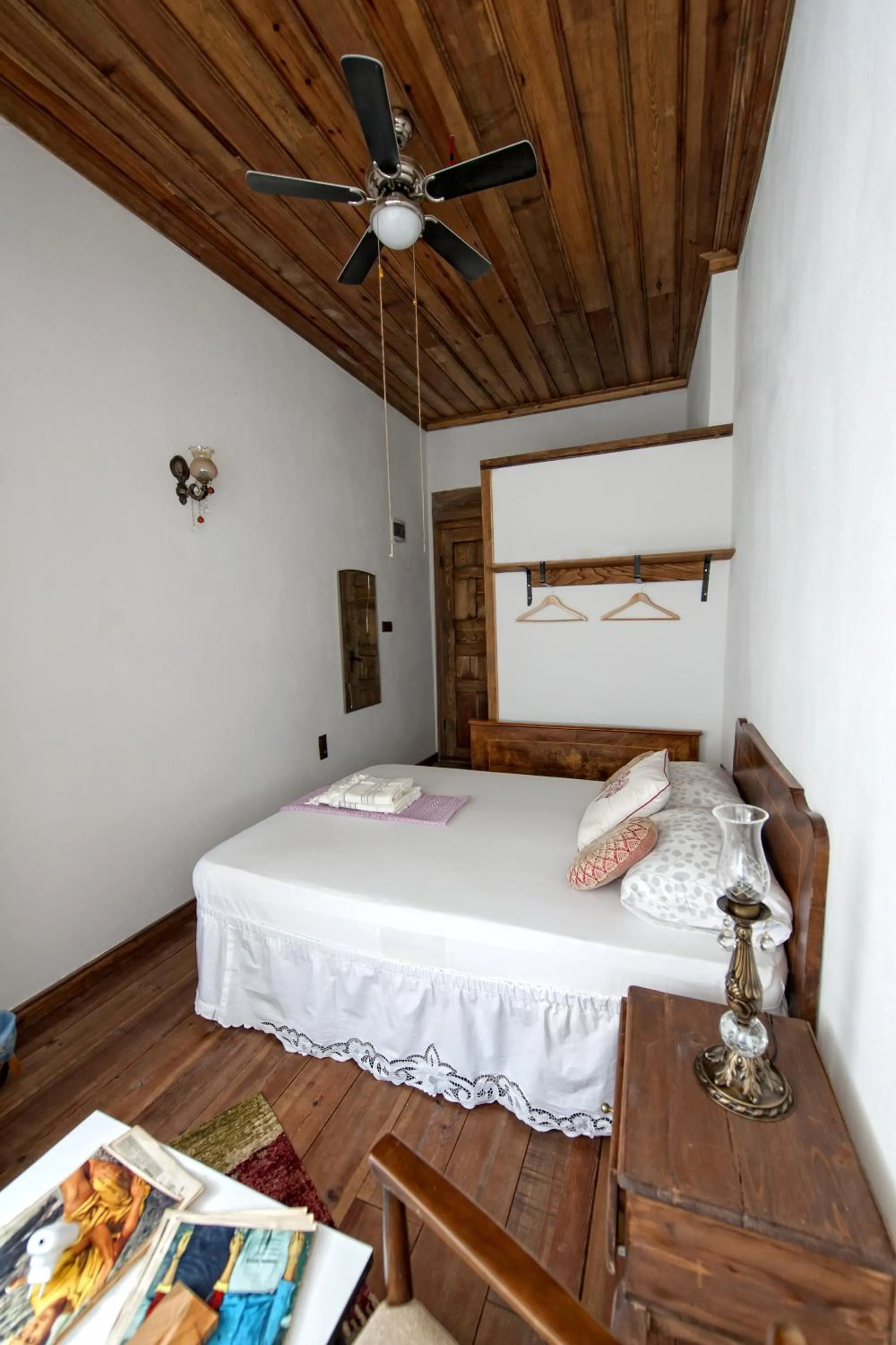 Photo of the whole room in Birgi Hotel Saliha Hanim Tas Konak