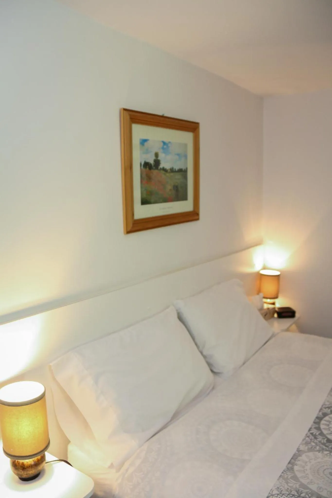 Bed in Cedar Drive Inn