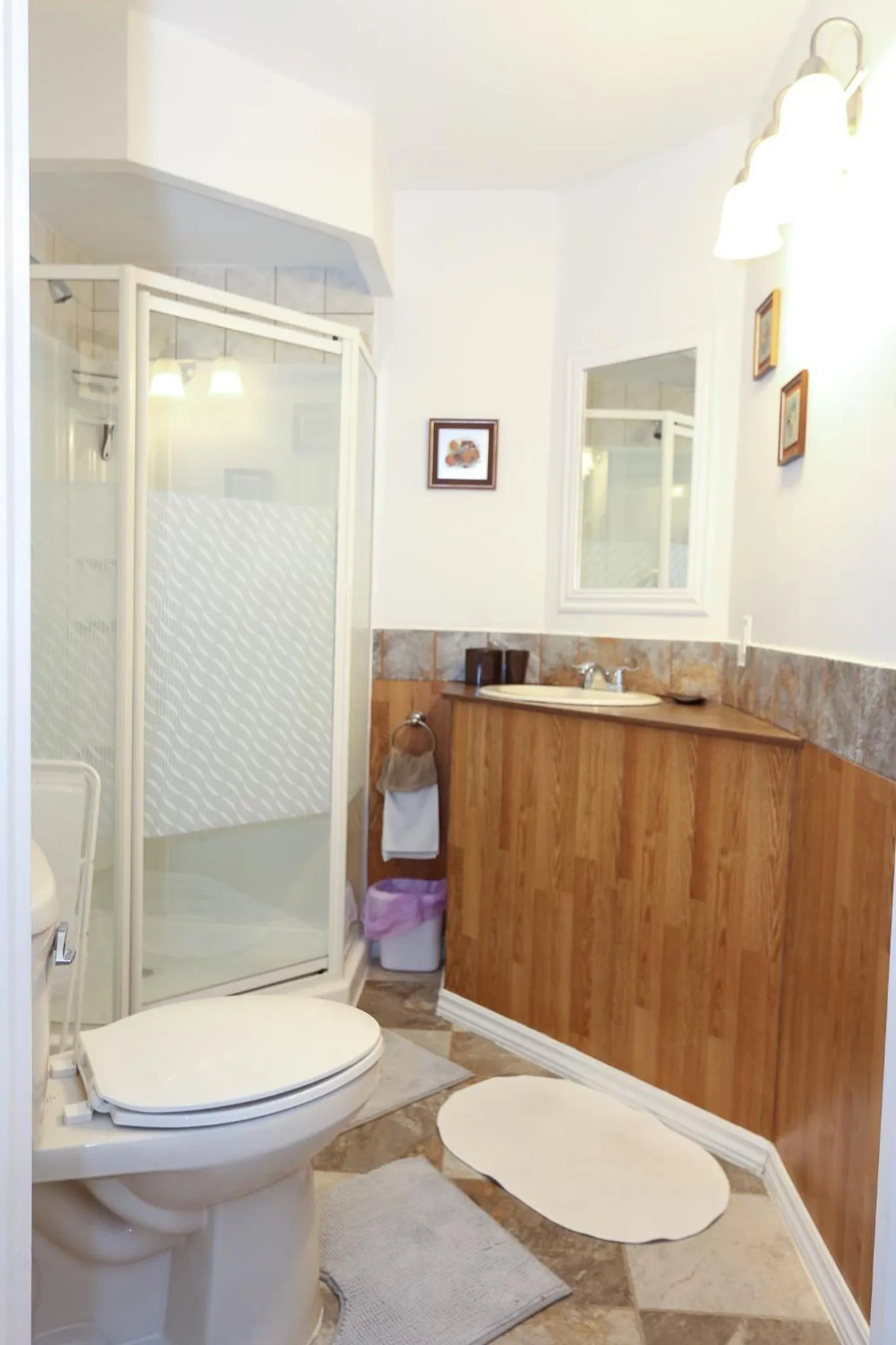 Bathroom in Cedar Drive Inn