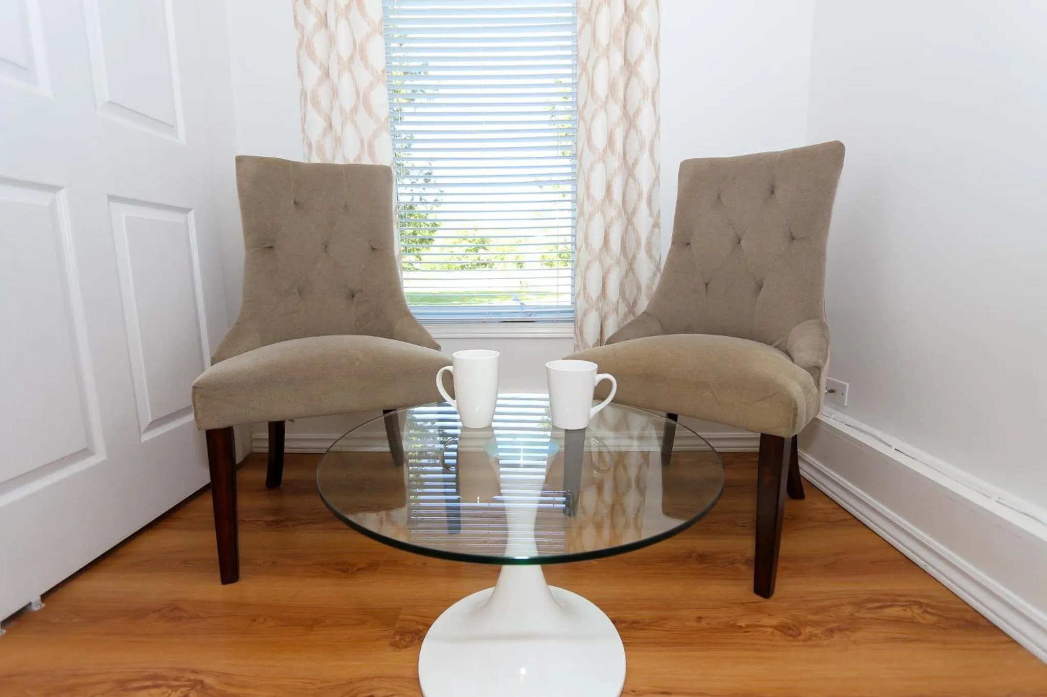 Seating area in Cedar Drive Inn