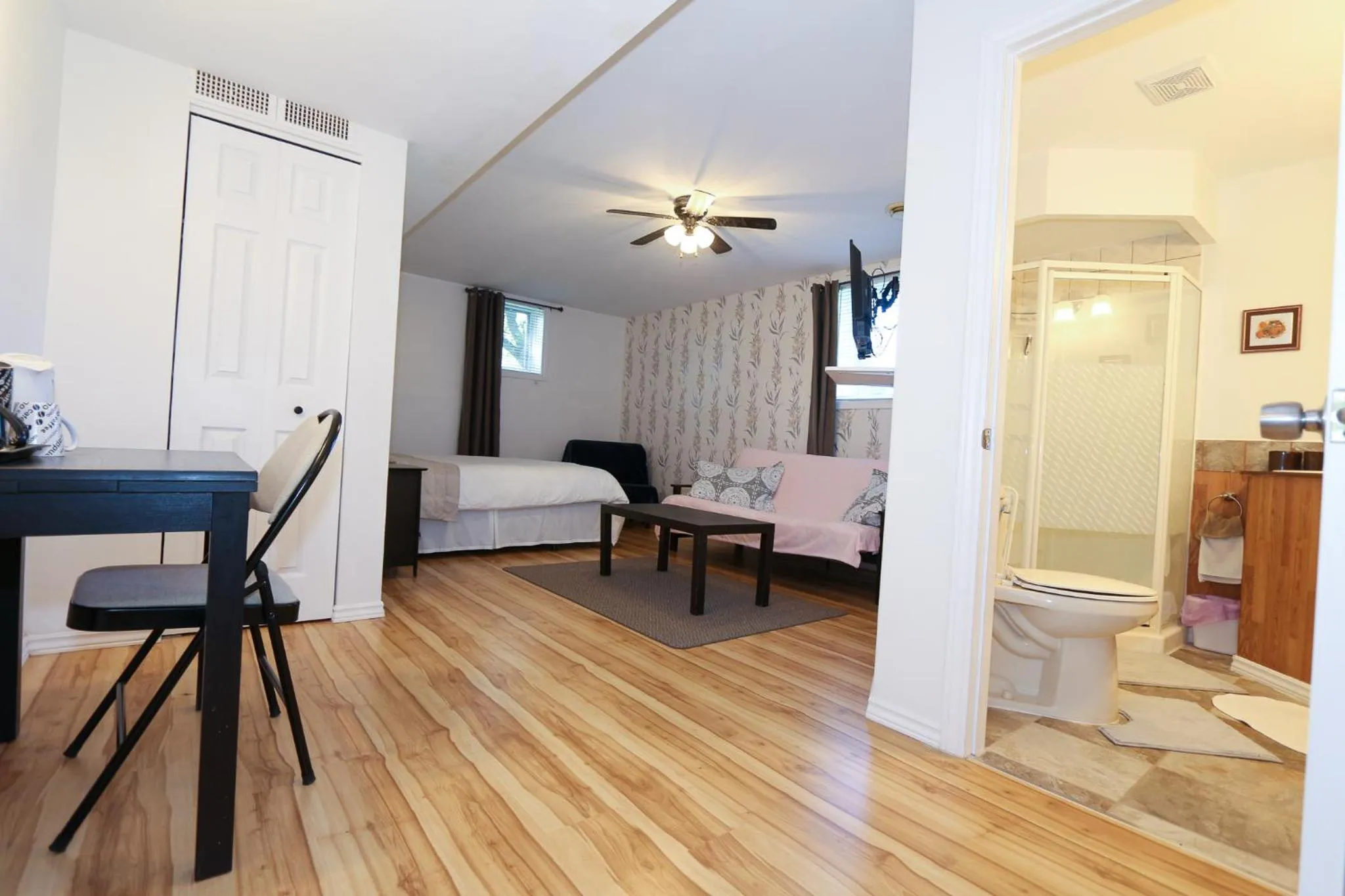 Photo of the whole room in Cedar Drive Inn