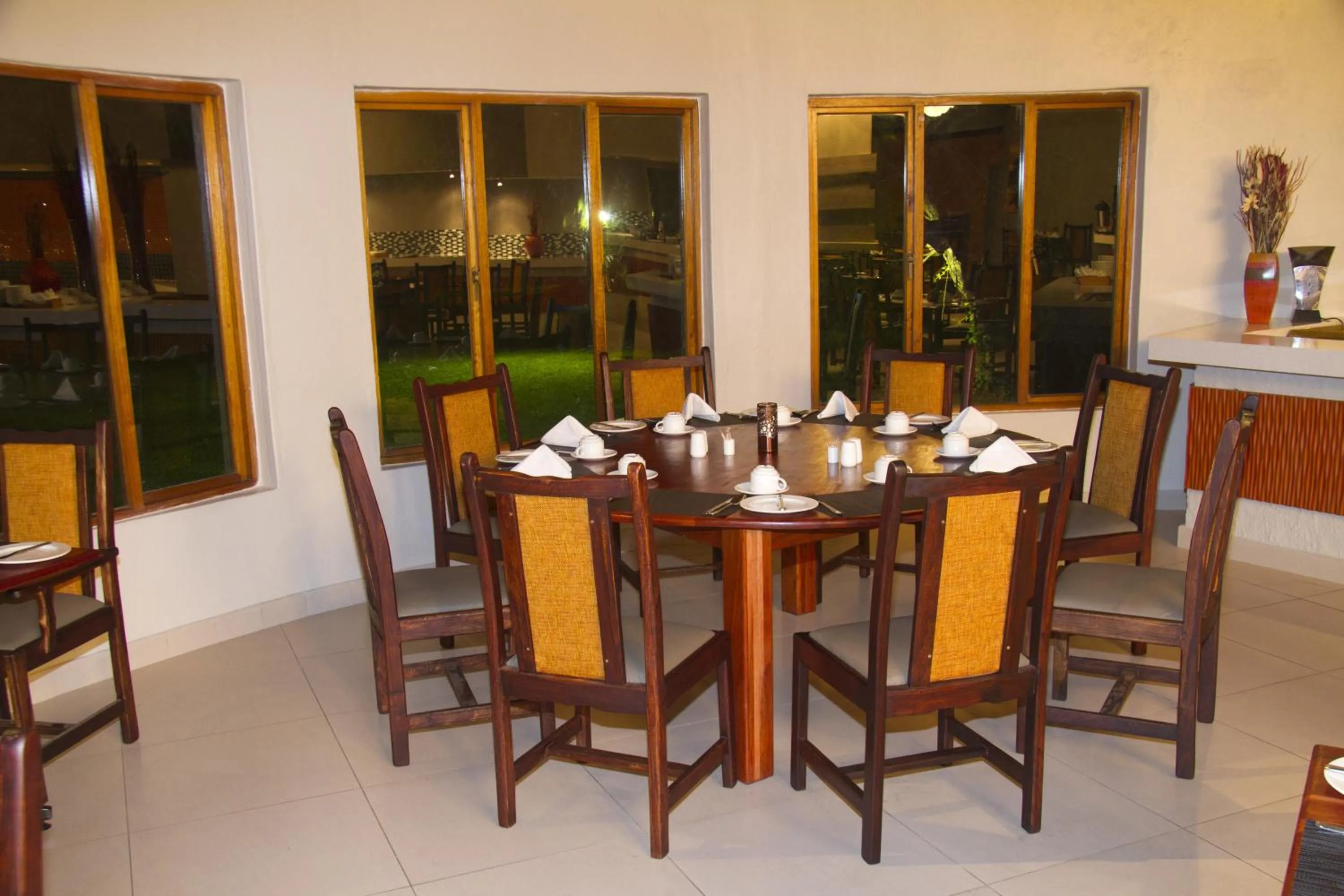 Restaurant/places to eat in Cresta Marang Gardens Hotel