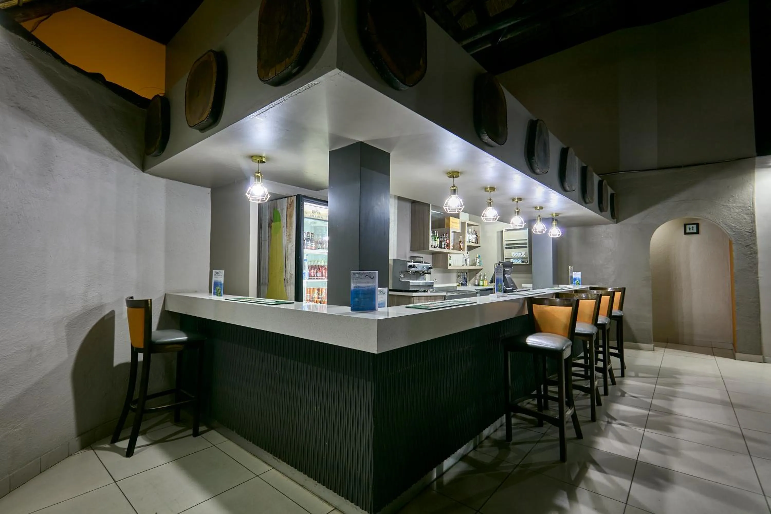 Lounge or bar in Cresta Marang Gardens Hotel