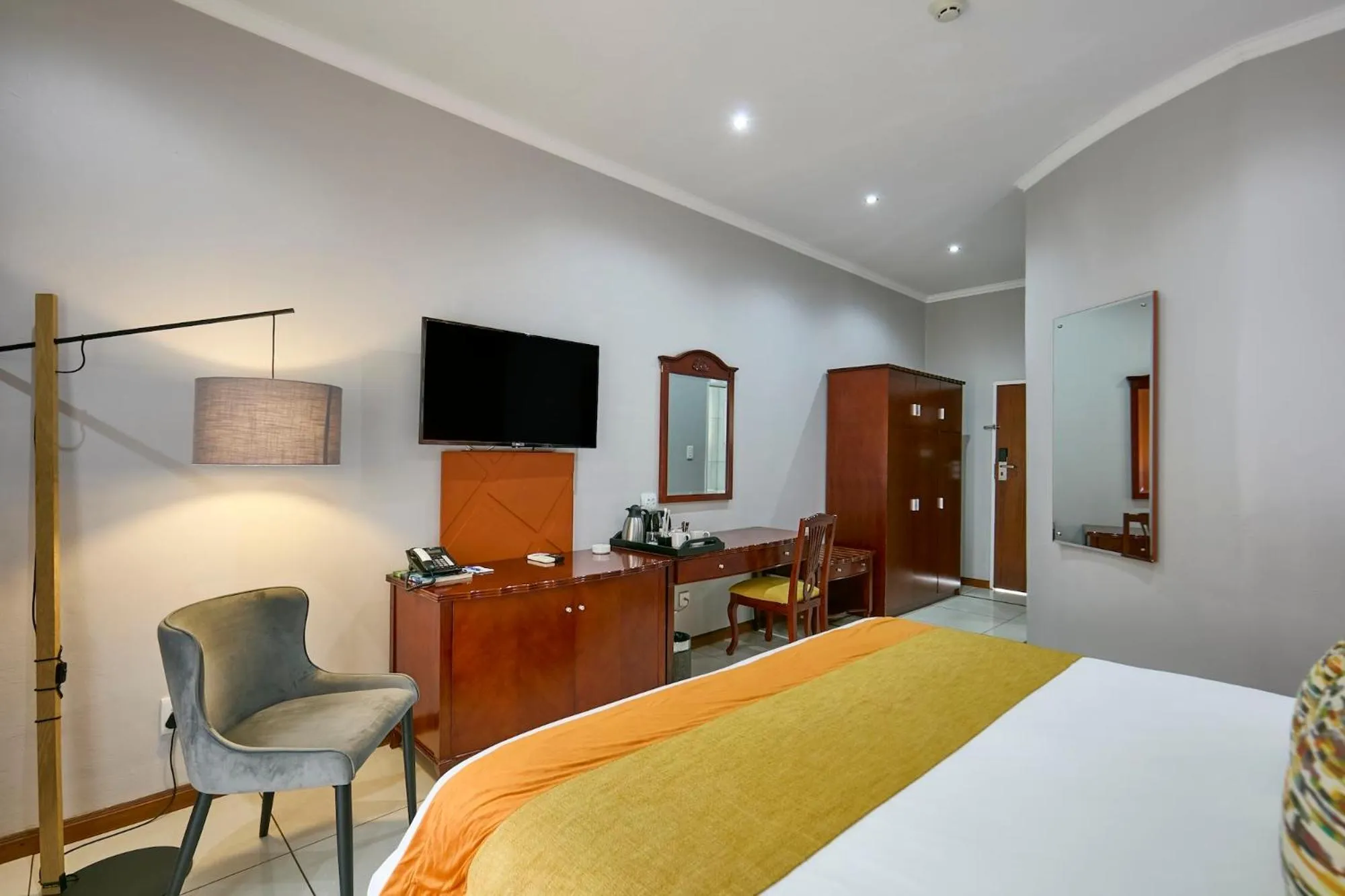 Bed in Cresta Marang Gardens Hotel