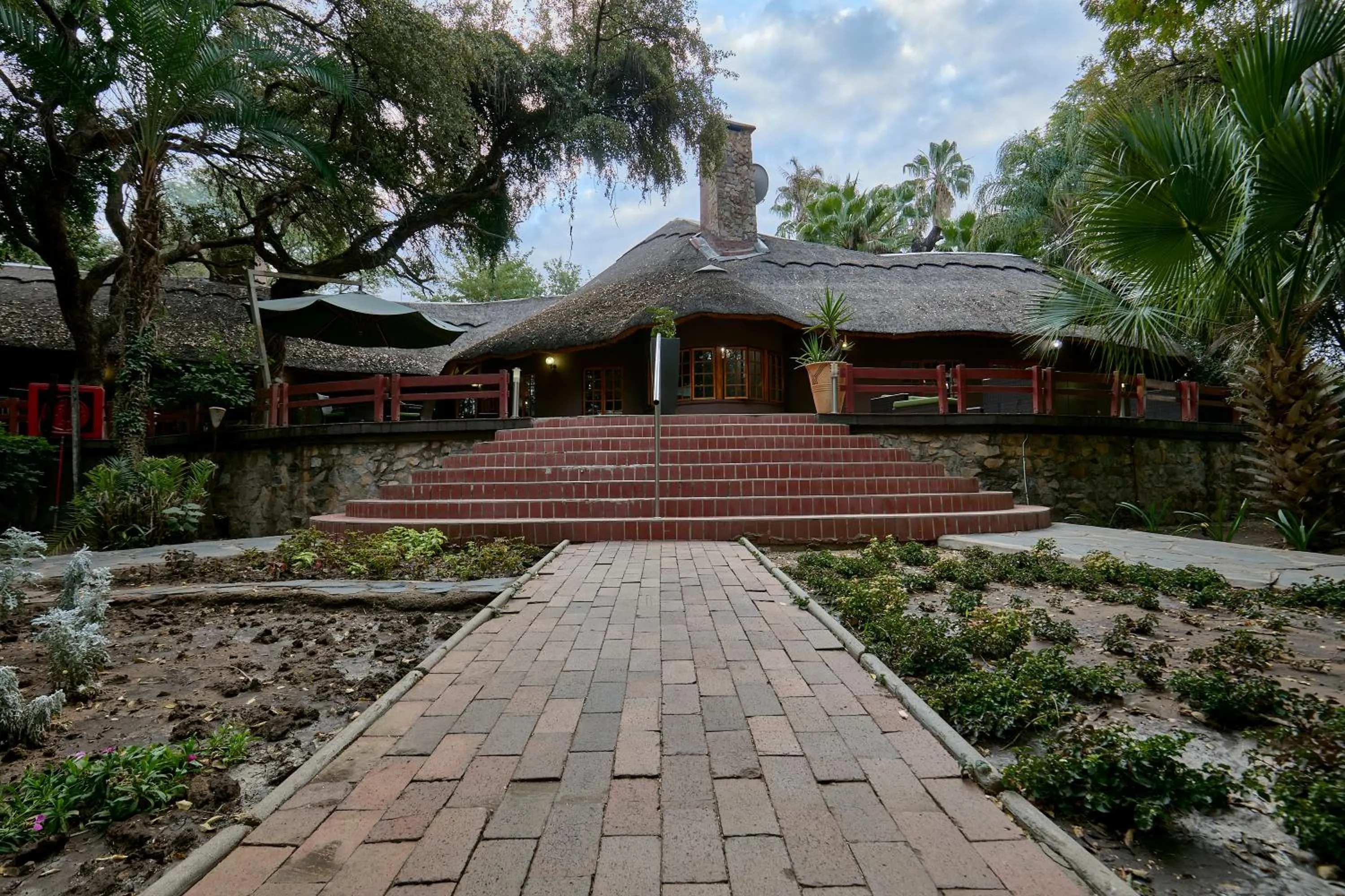 Restaurant/places to eat in Cresta Marang Gardens Hotel