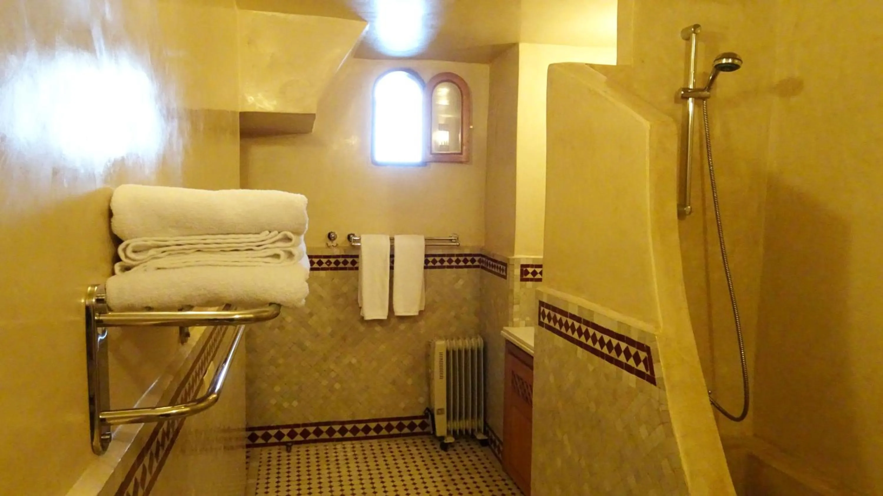 Shower in Riad Sabah