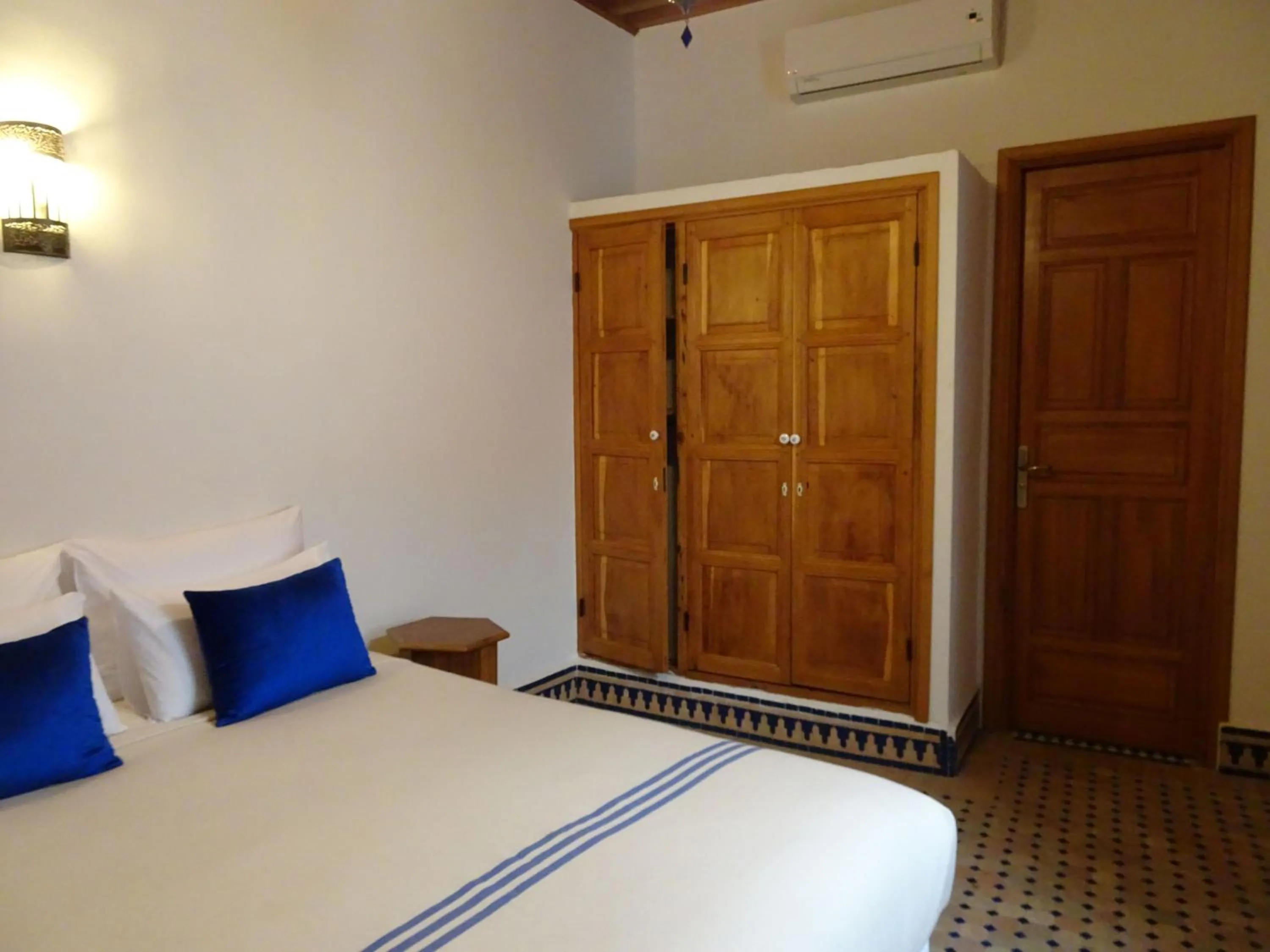 Photo of the whole room, Bed in Riad Sabah