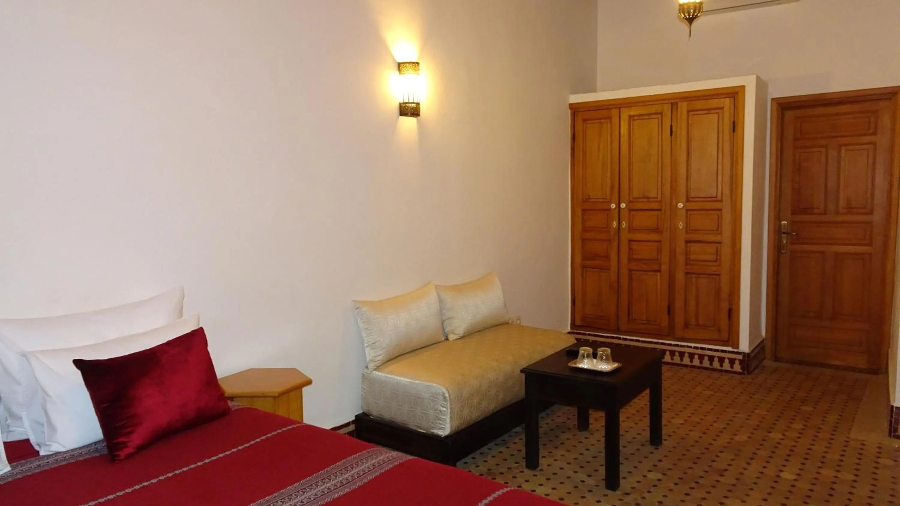 Seating area, Bed in Riad Sabah