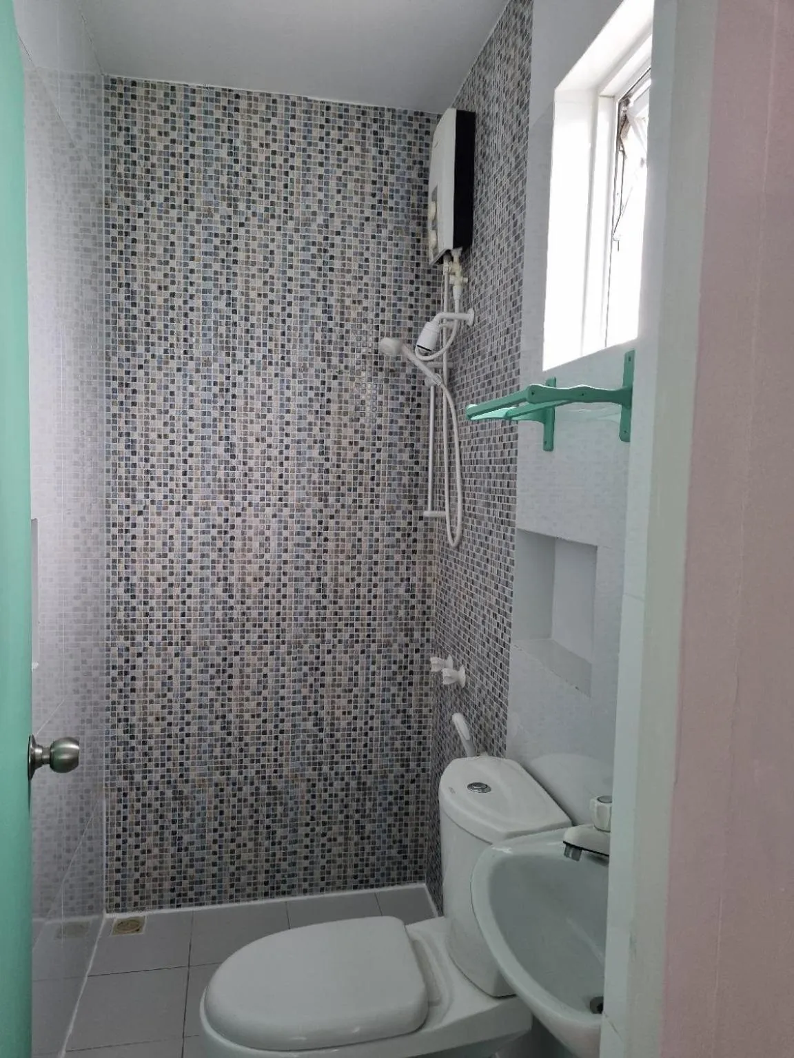 Shower in Ocean Pearl