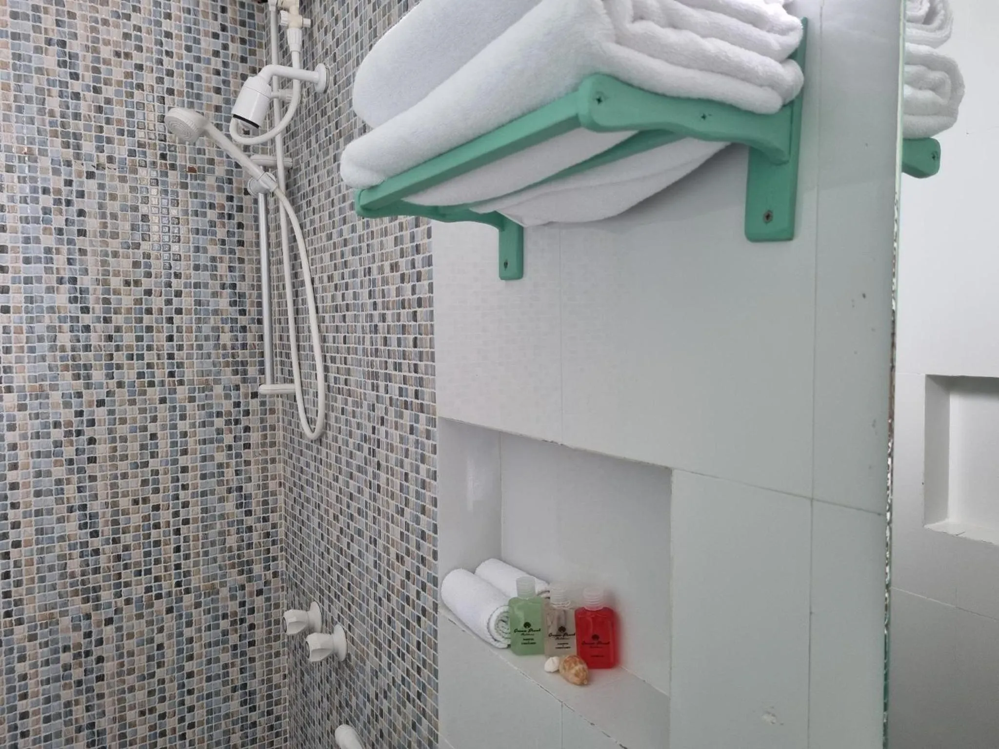 Shower in Ocean Pearl