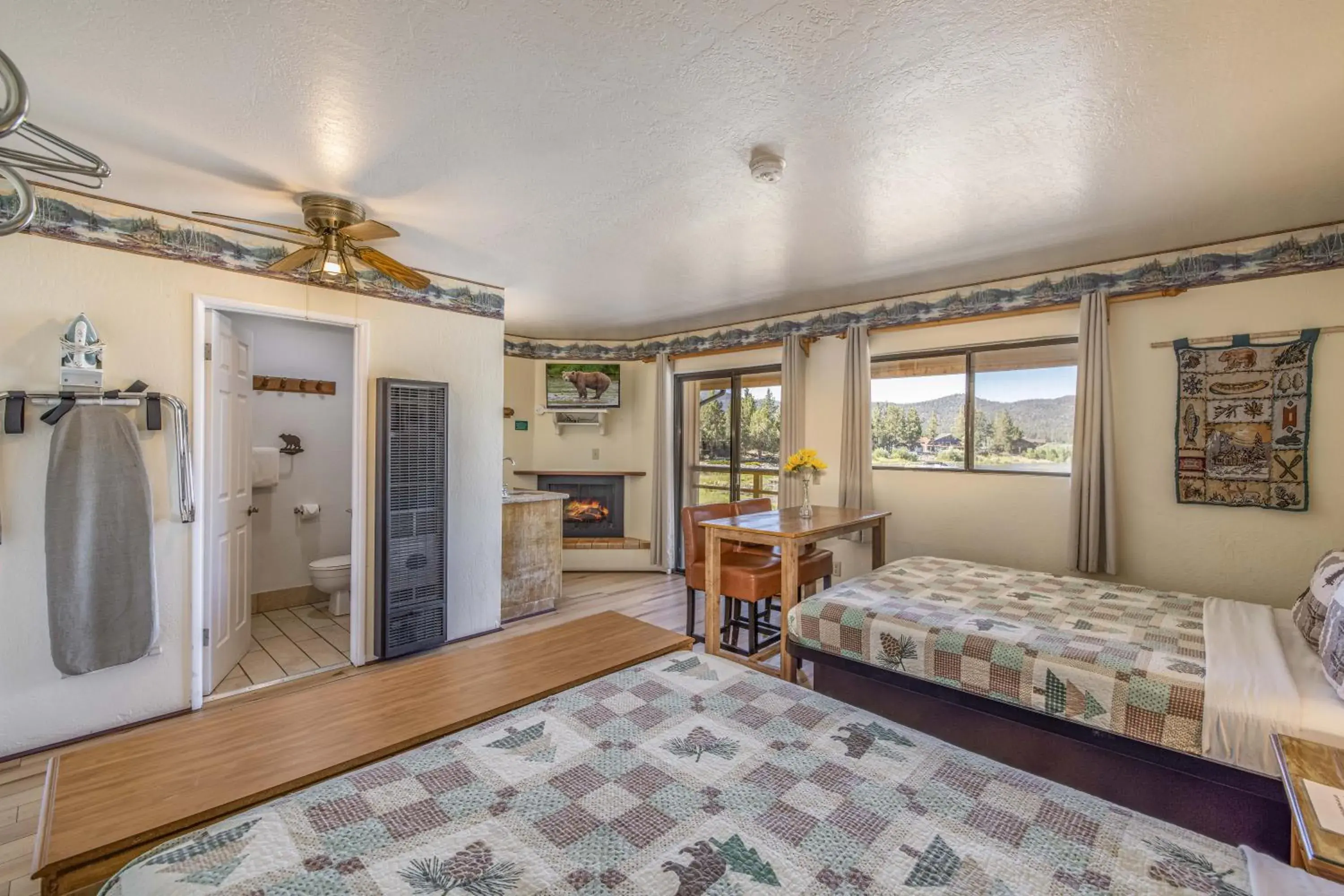 Double Room with Lake View in Big Bear Lakefront Lodge Double Room with Lake View in Big Bear Lakefront Lodge