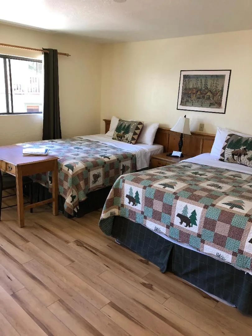 Bedroom, Bed in Big Bear Lakefront Lodge