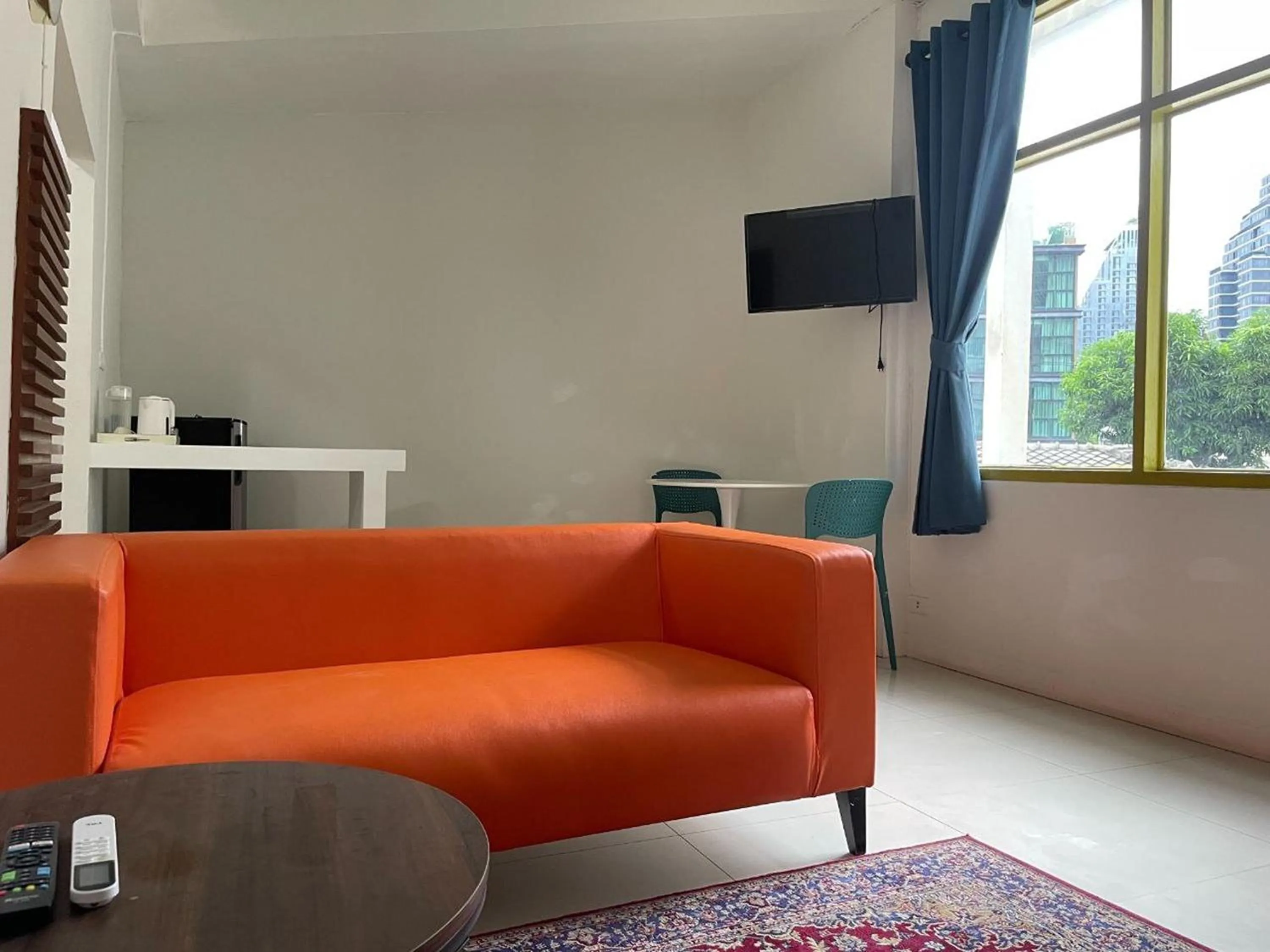 TV and multimedia in Happy 2 Hotel Patunam