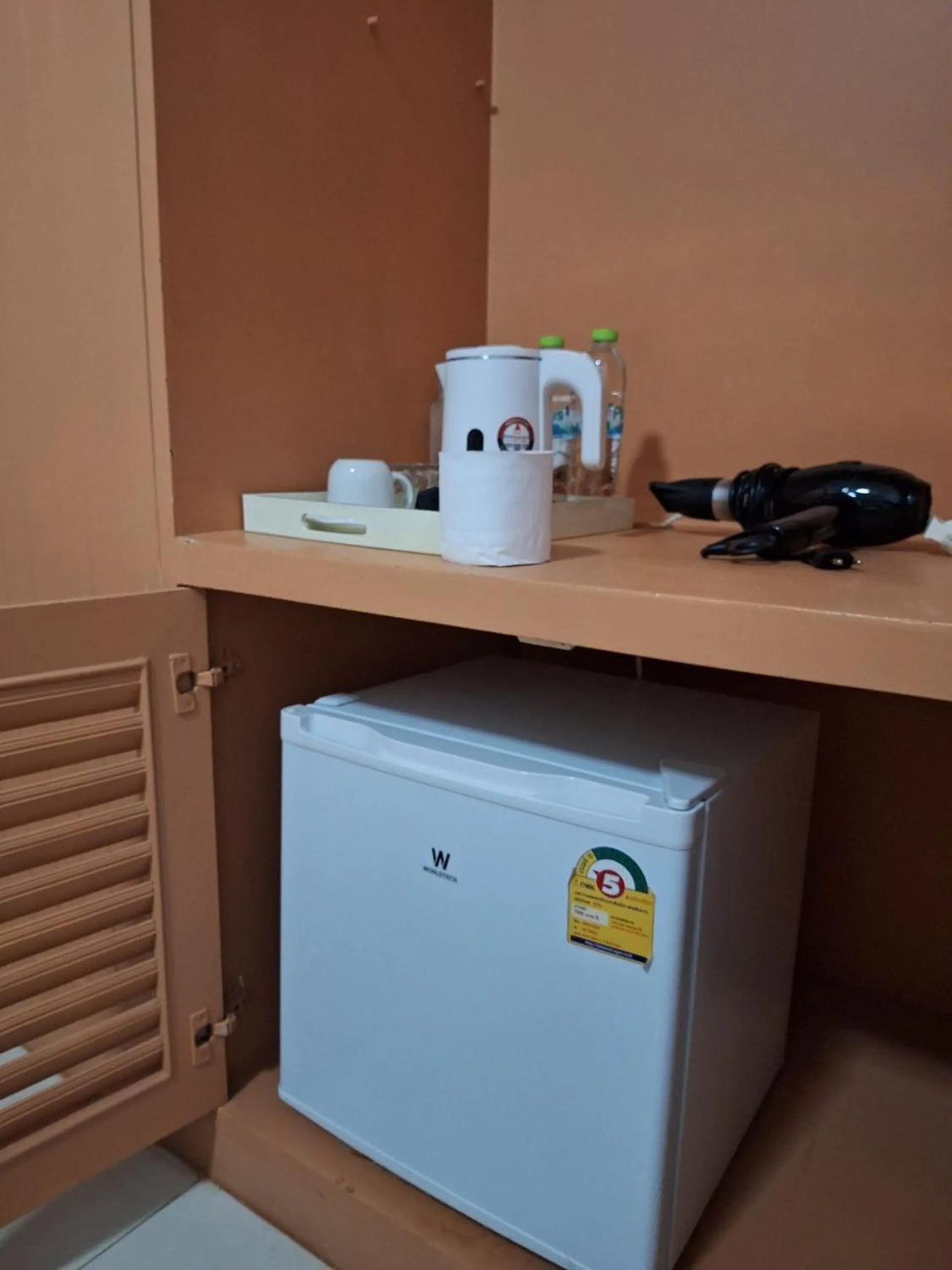 Coffee/tea facilities in Happy 2 Hotel Patunam