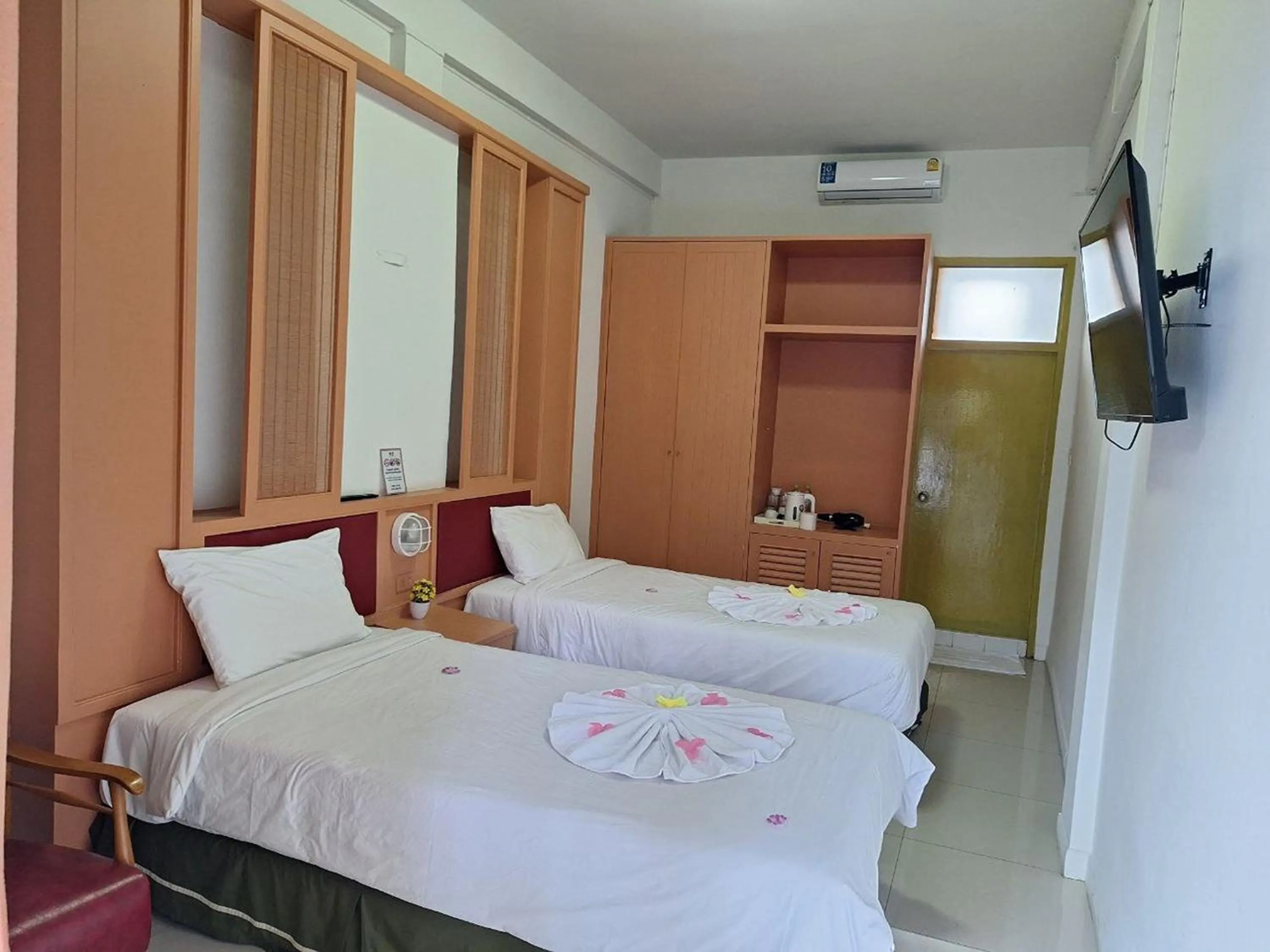 Bed in Happy 2 Hotel Patunam