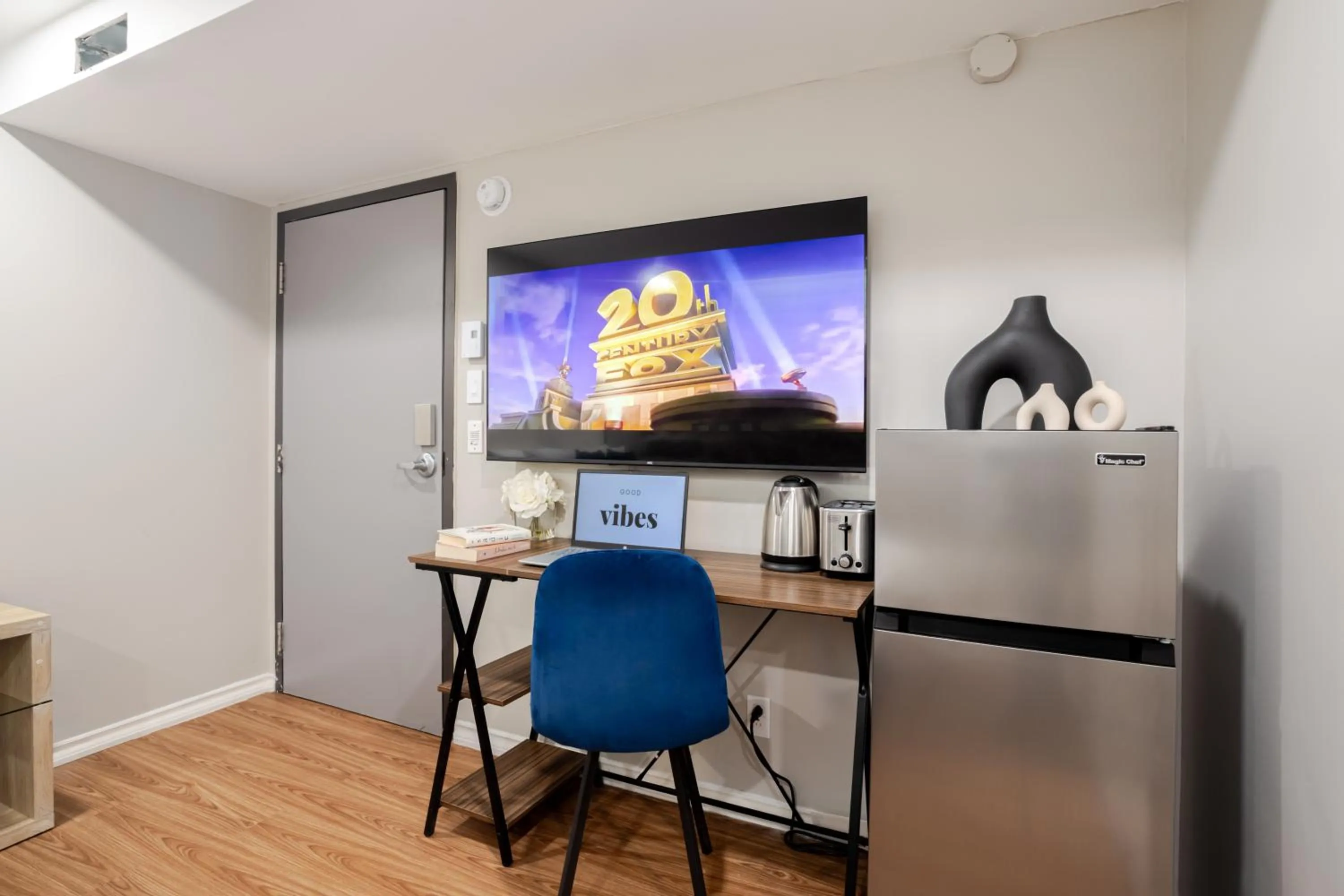 TV and multimedia in Olympia Hotel by Lodgo