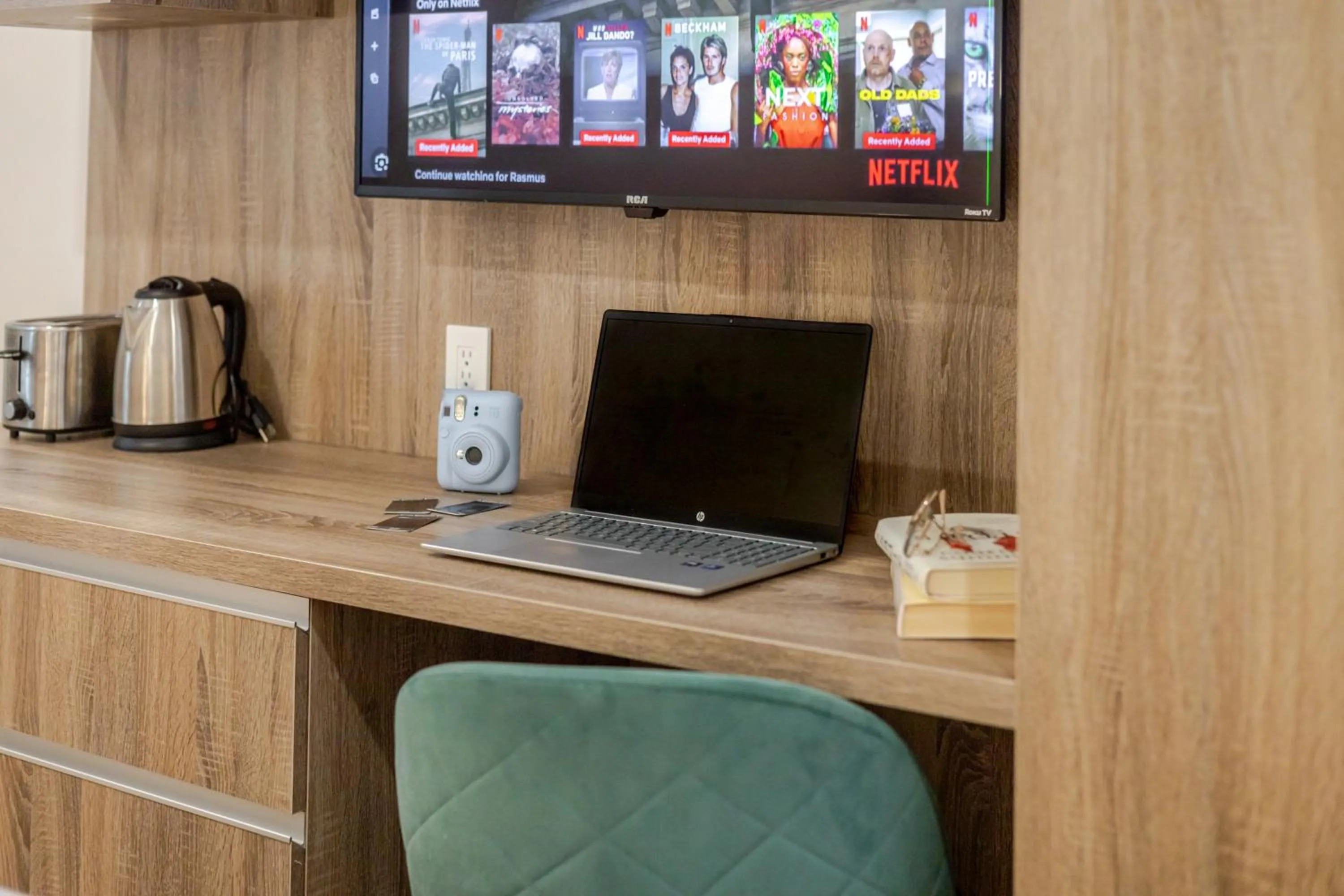 TV and multimedia in Olympia Hotel by Lodgo