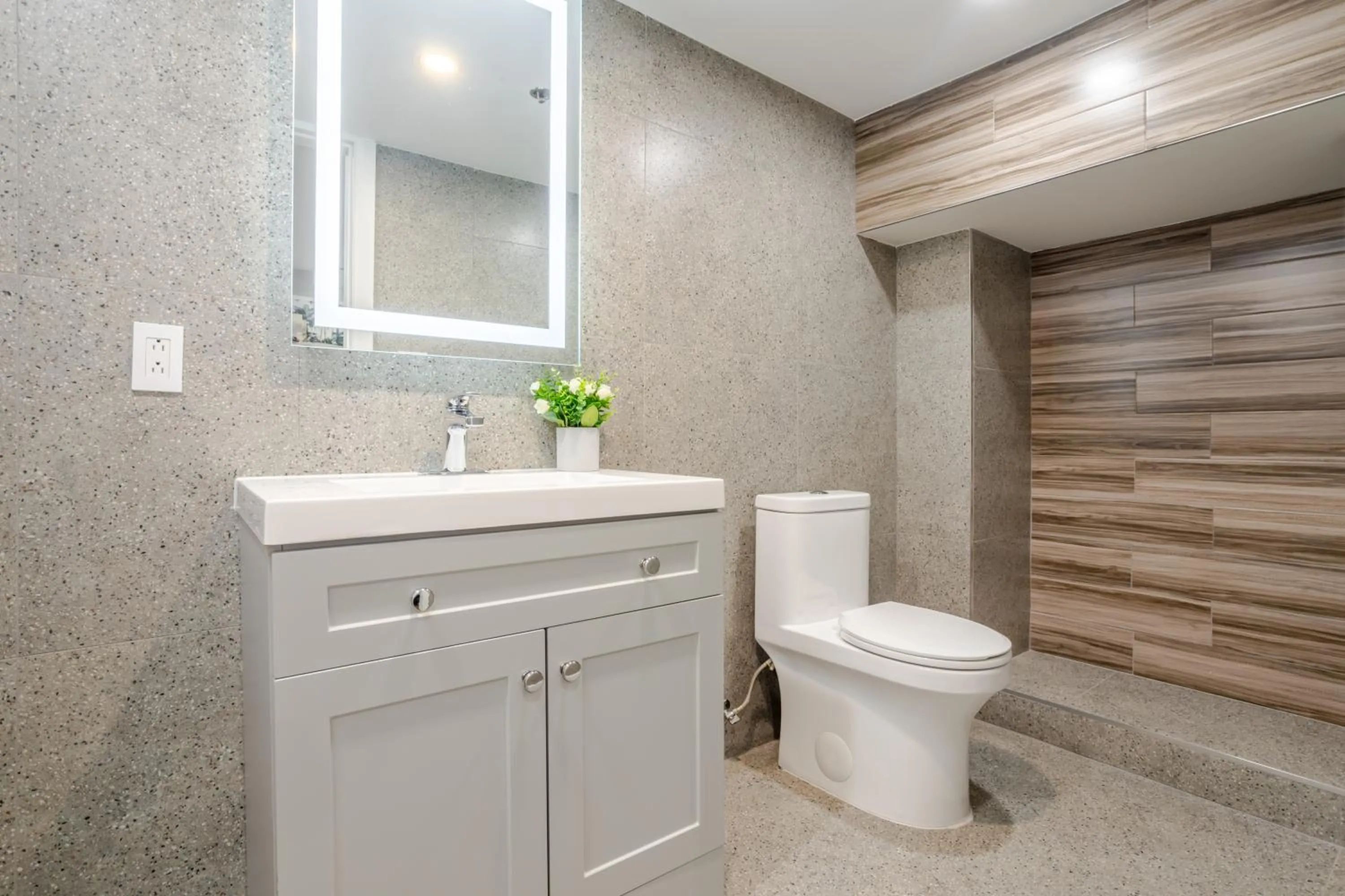 Toilet in Olympia Hotel by Lodgo