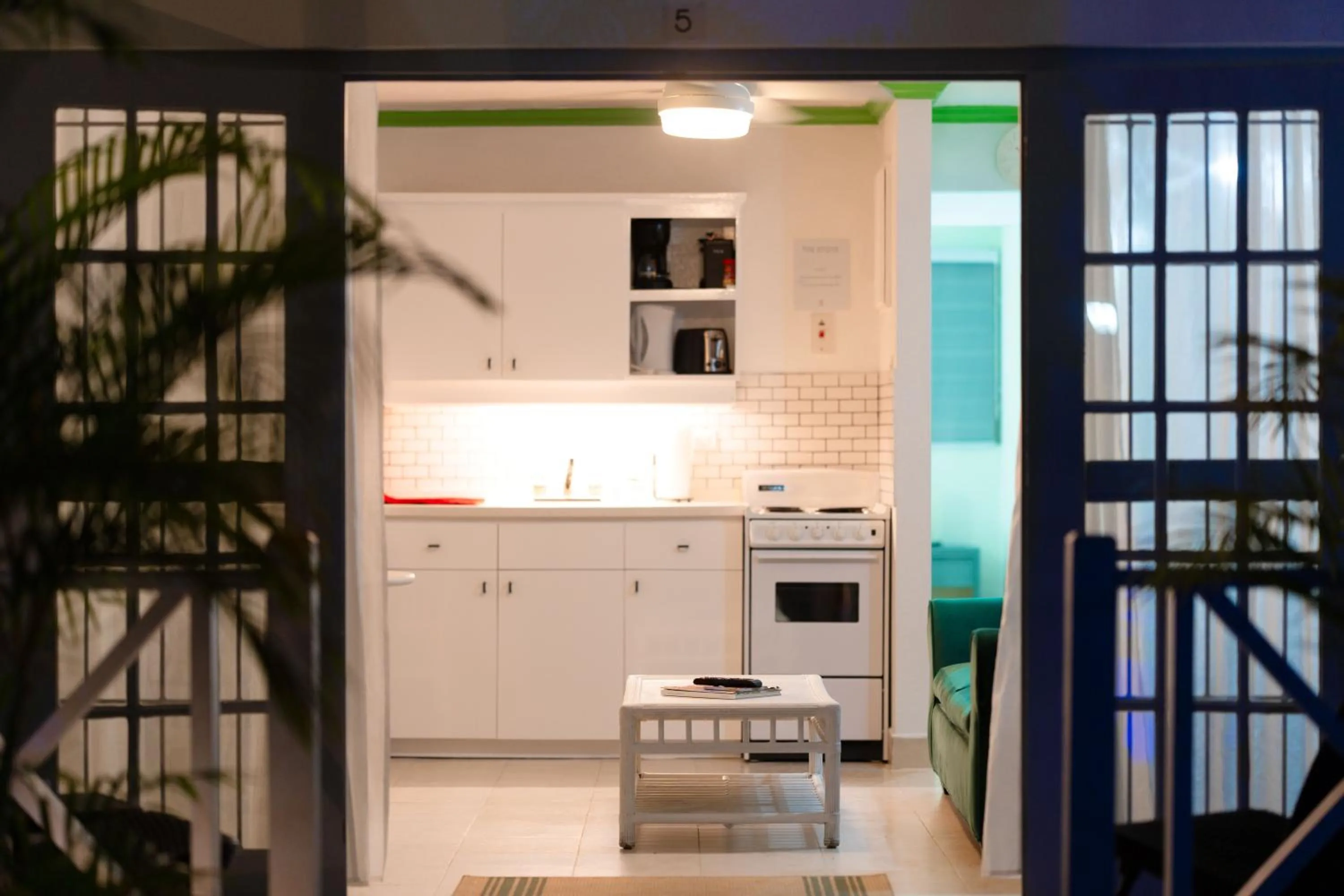 Kitchen or kitchenette in Sunset Lane Apartment Hotel