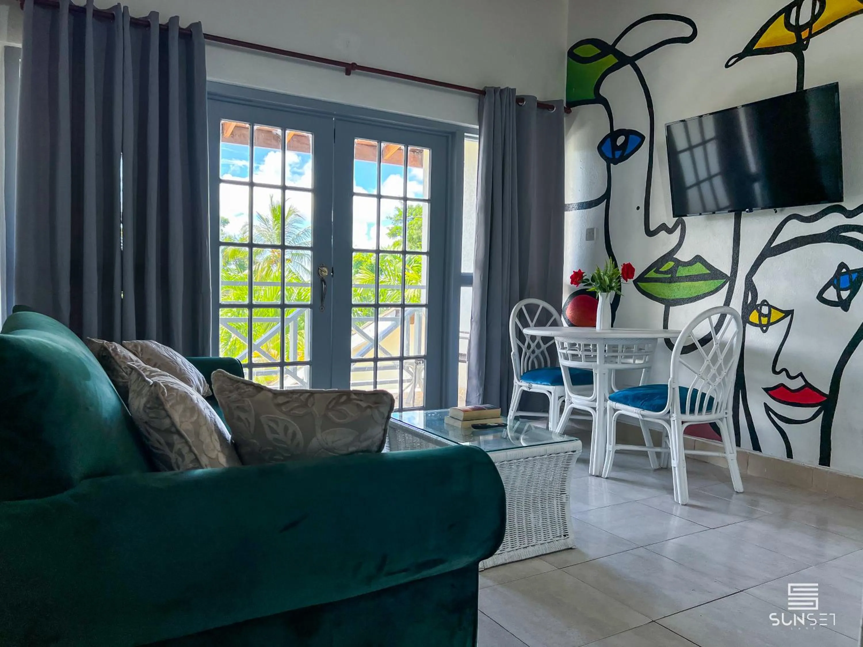 Sunset Lane Apartment Hotel