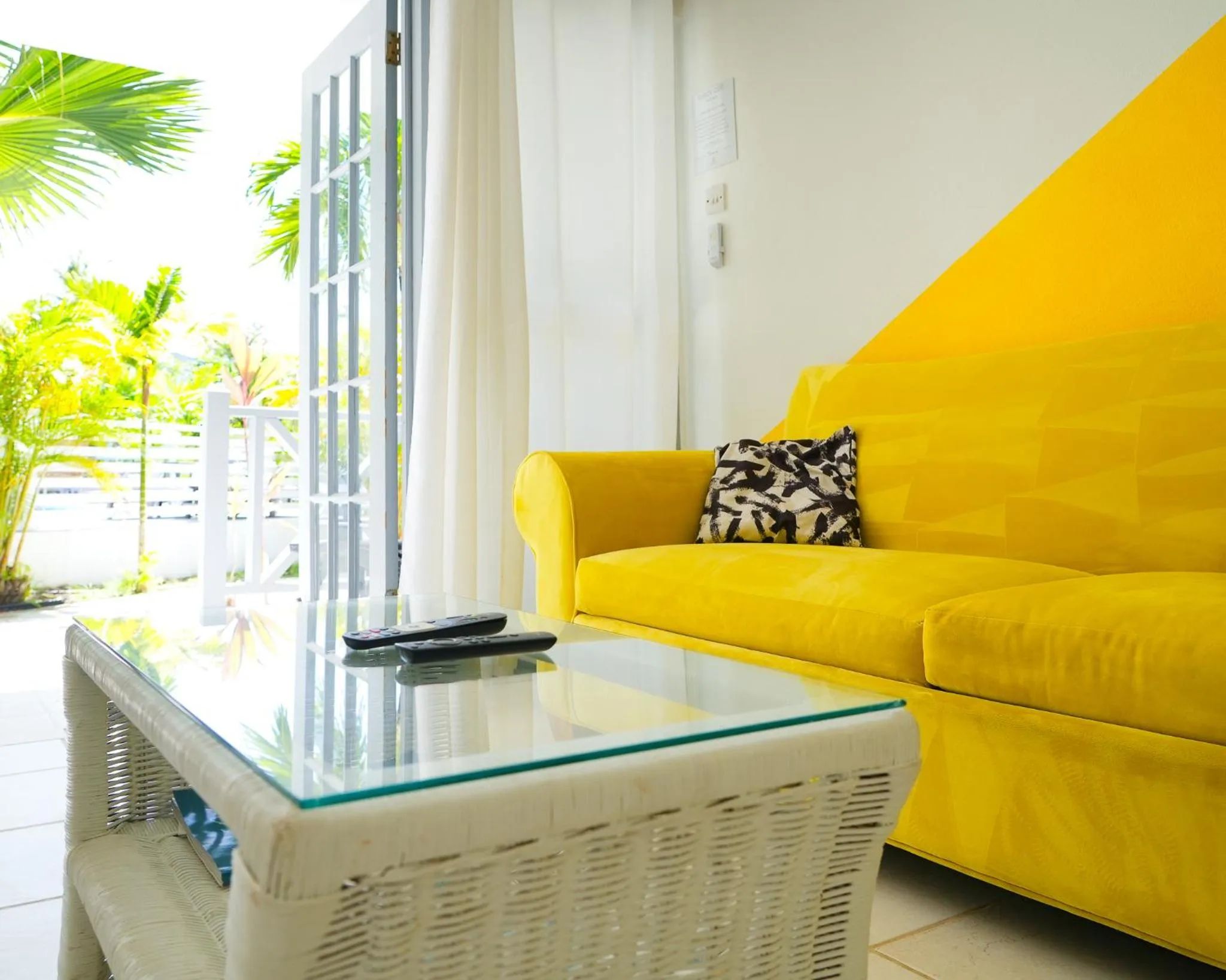 Living room in Sunset Lane Apartment Hotel