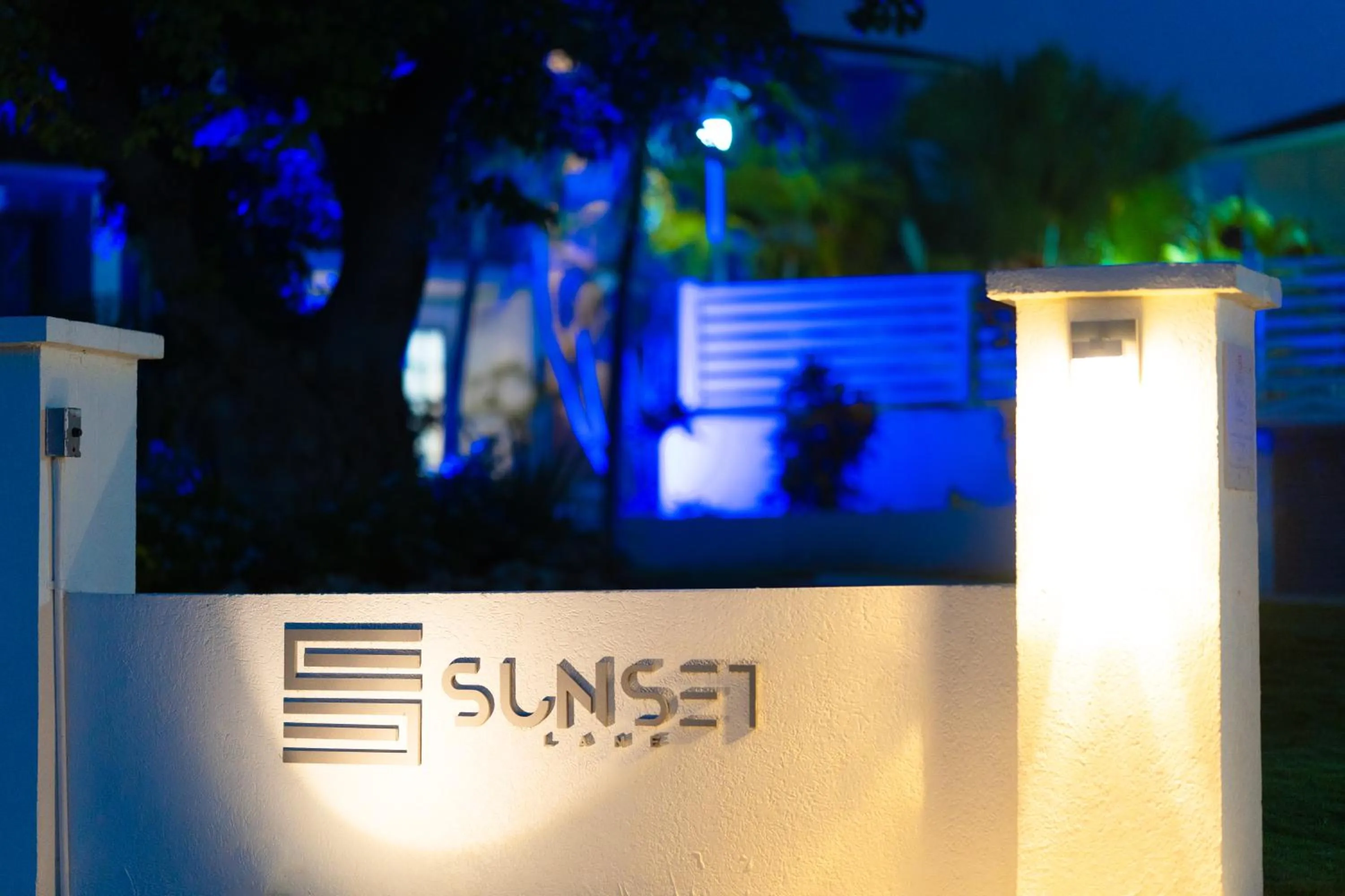 Sunset Lane Apartment Hotel