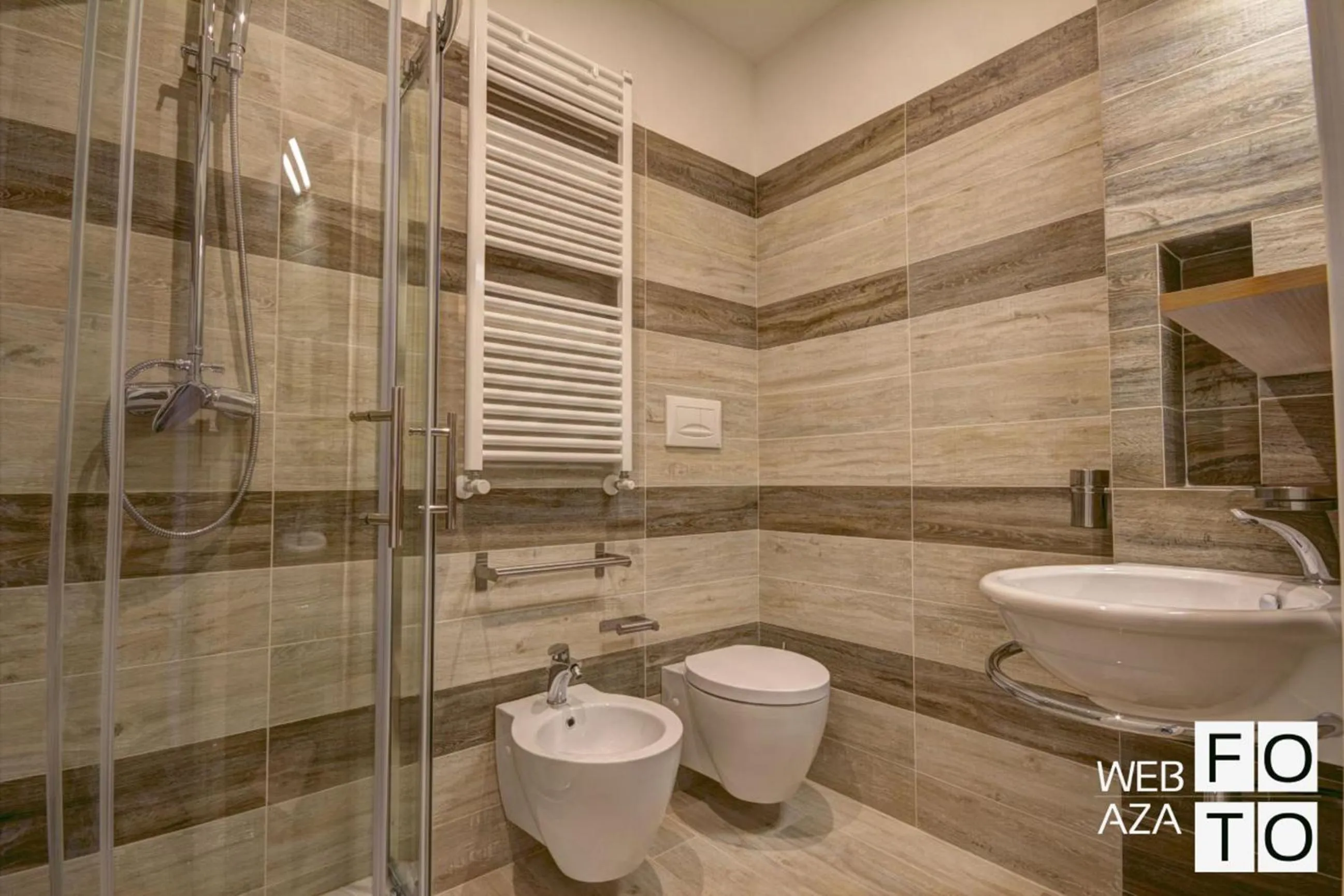 Shower in La Perla del Mare di Polignano Apartments