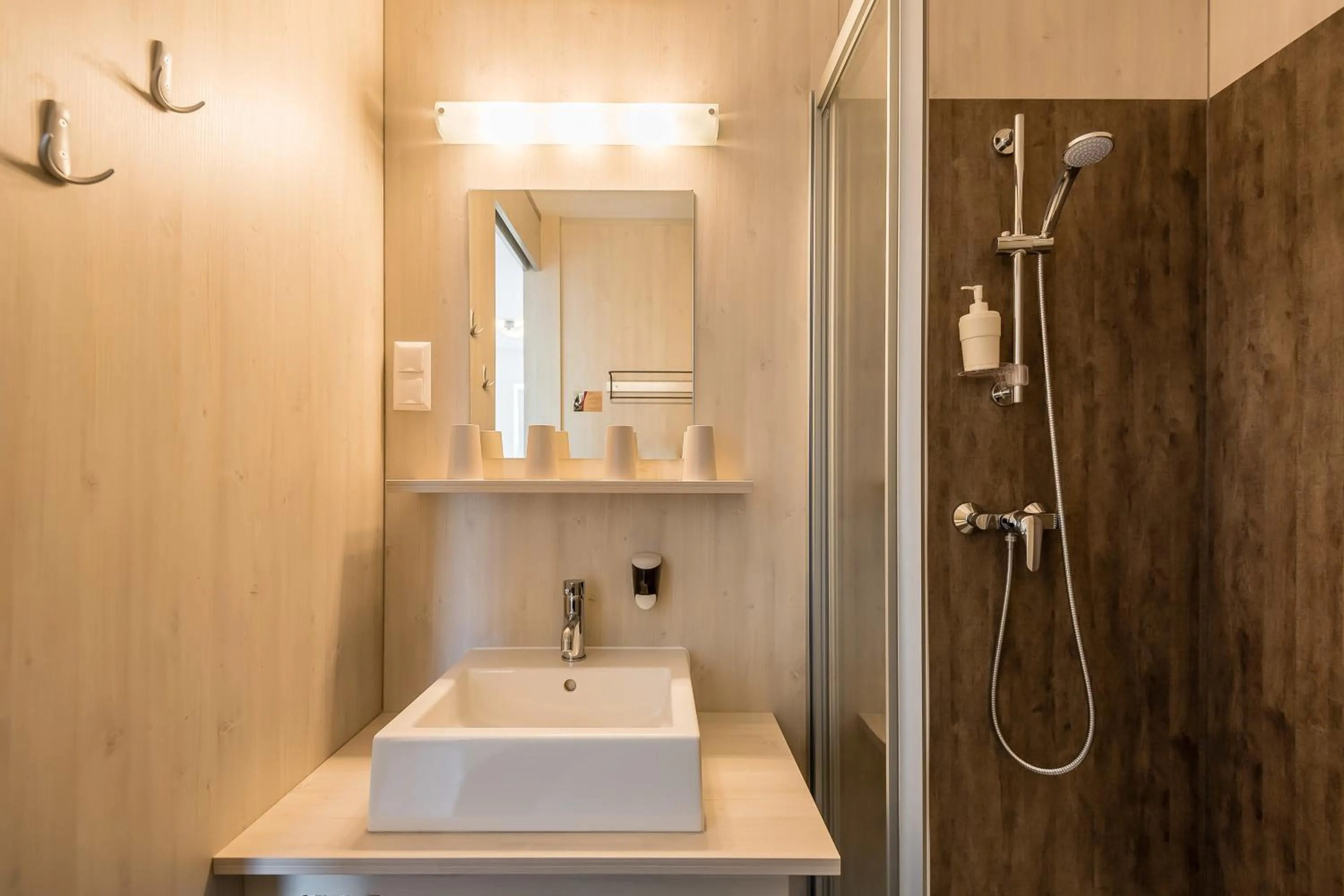 Shower in FairSleep Motel Einstein Erding