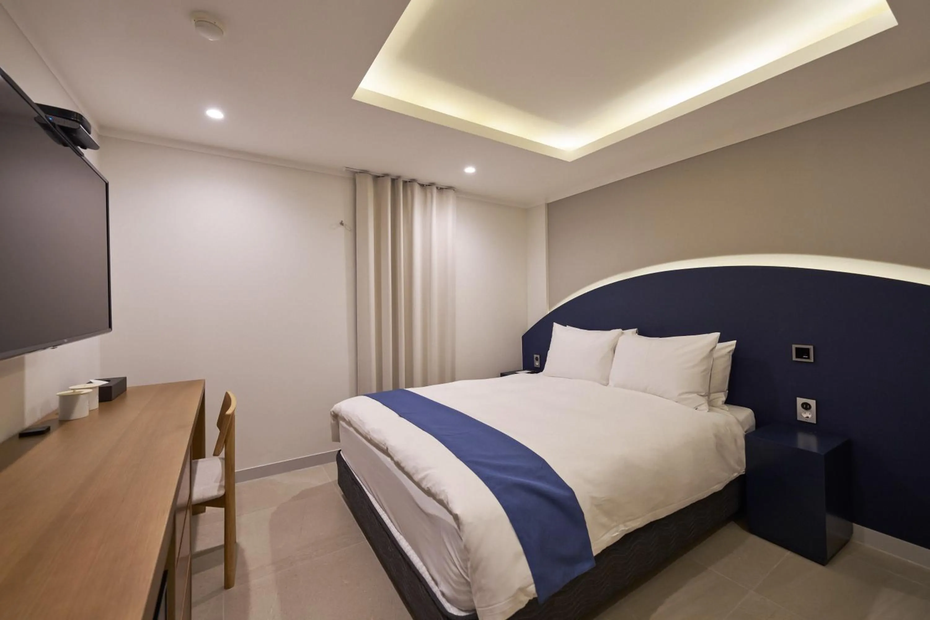 Bedroom, Bed in Blueduck hotel