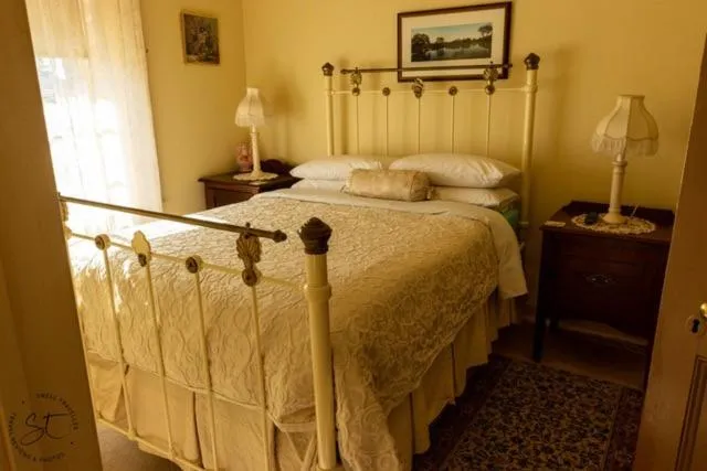 Bed in Victoria House