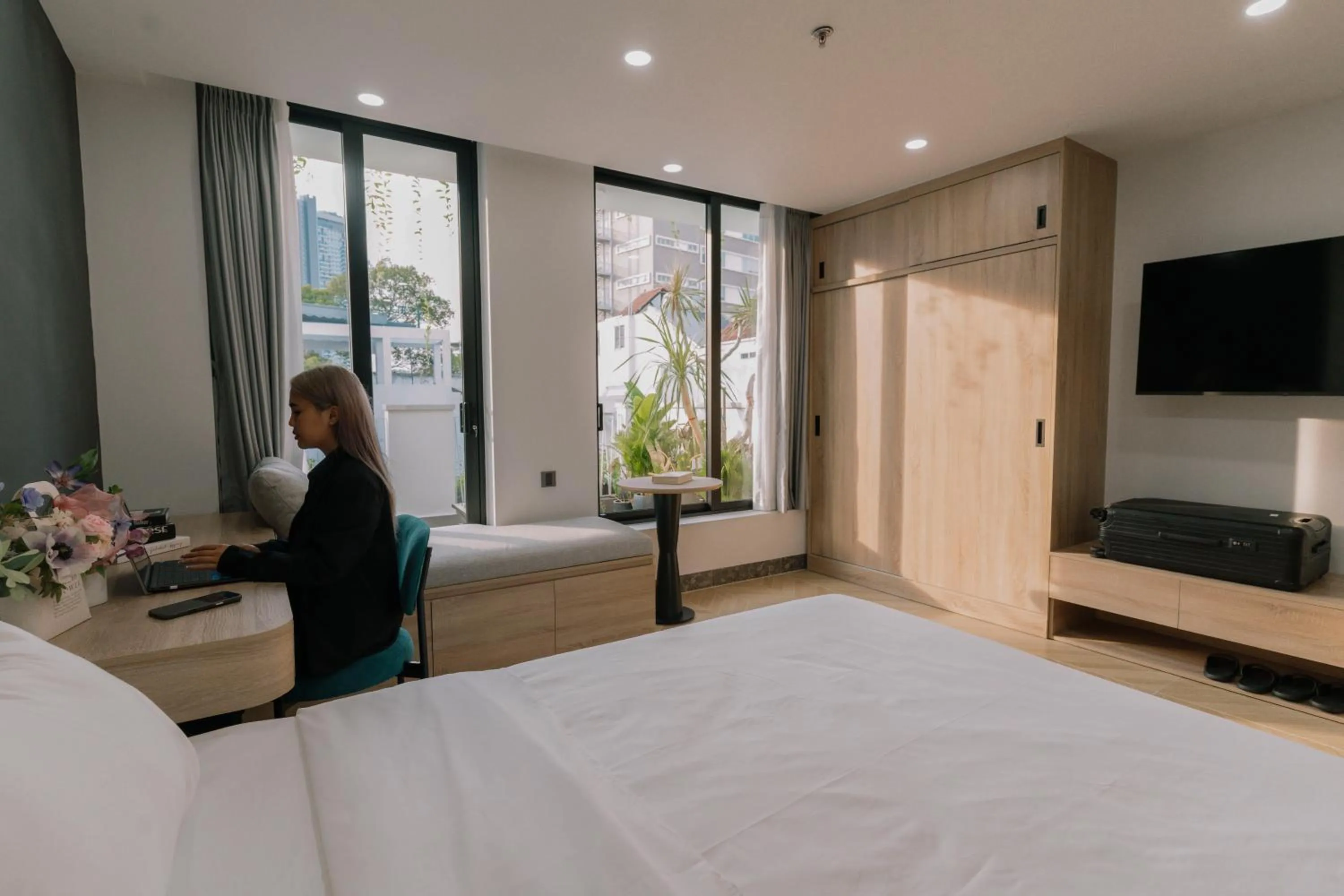 Communal lounge/ TV room, Bed in EL Where Hotel