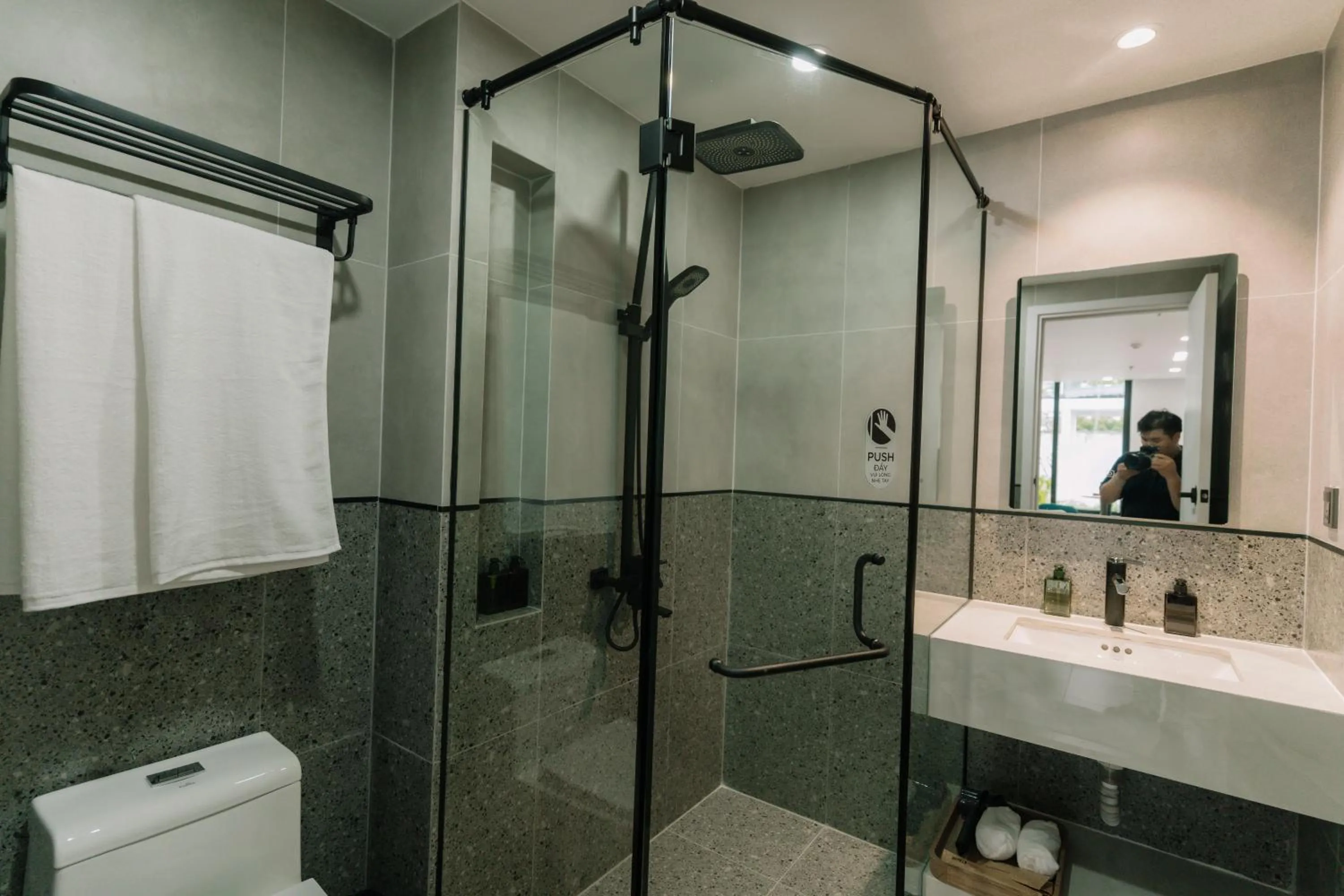 Shower in EL Where Hotel