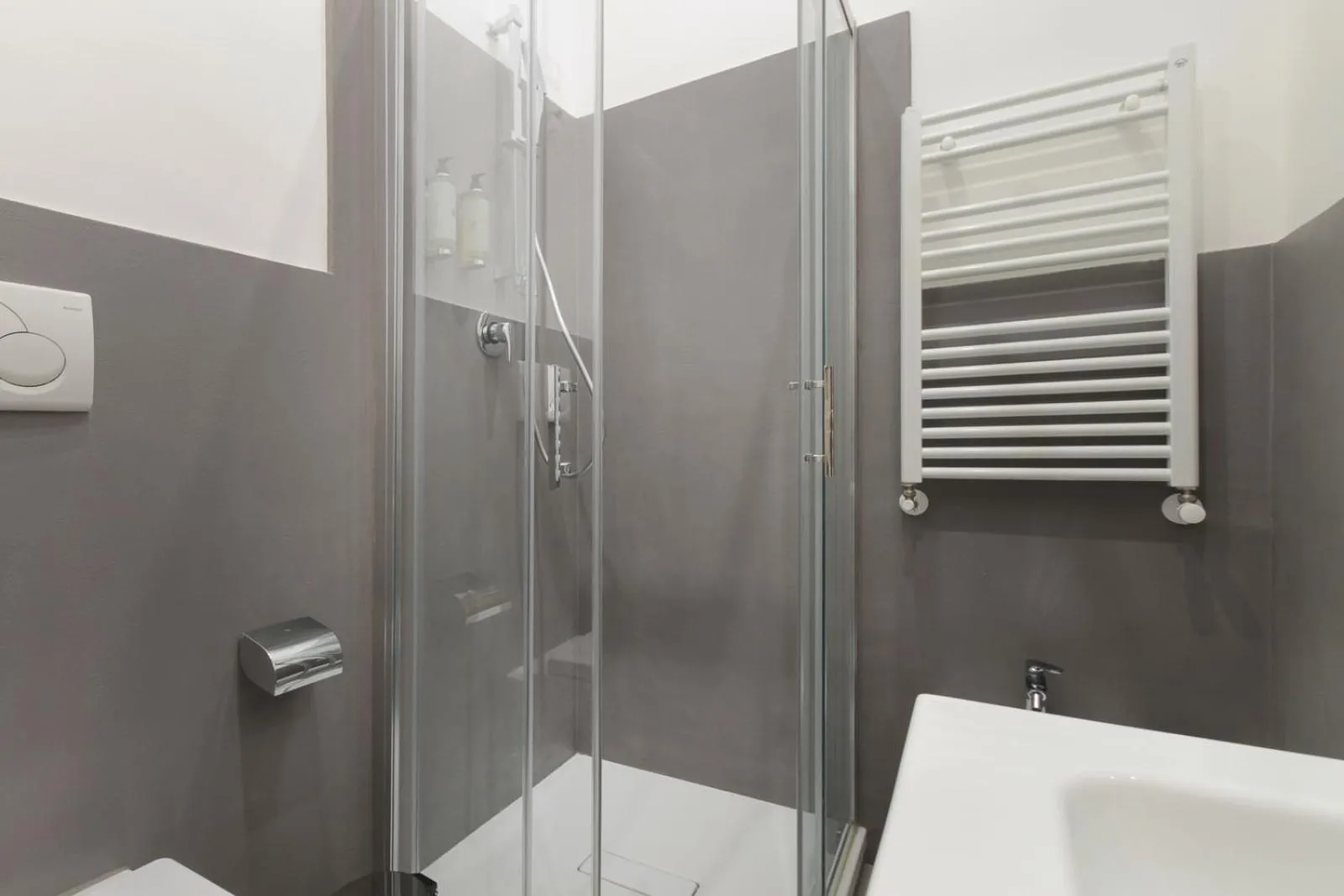 Shower in Velia Relais