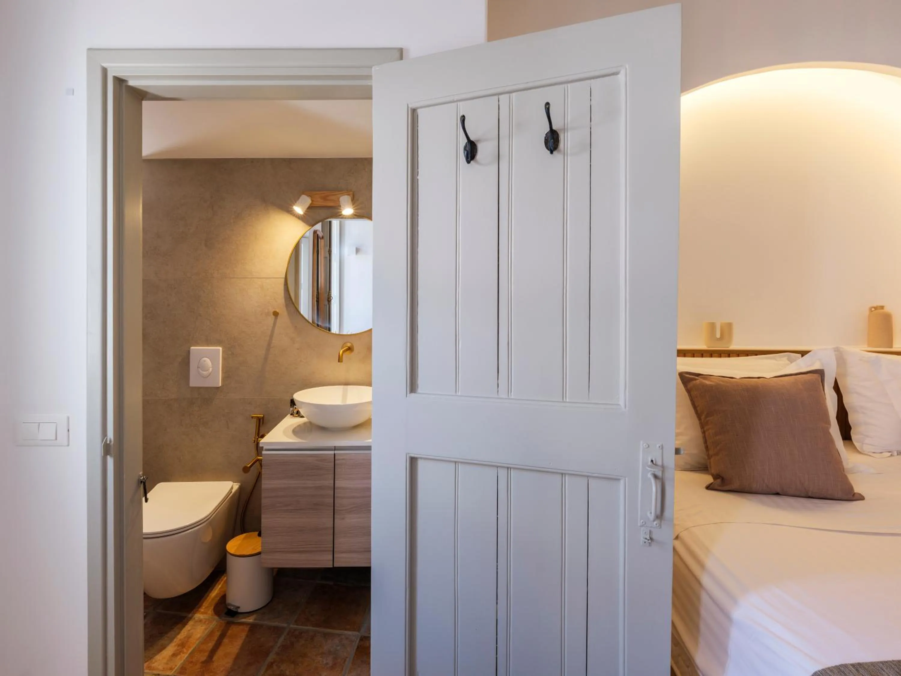 Toilet, Bed in Mr & Mrs Mykonos The Residence